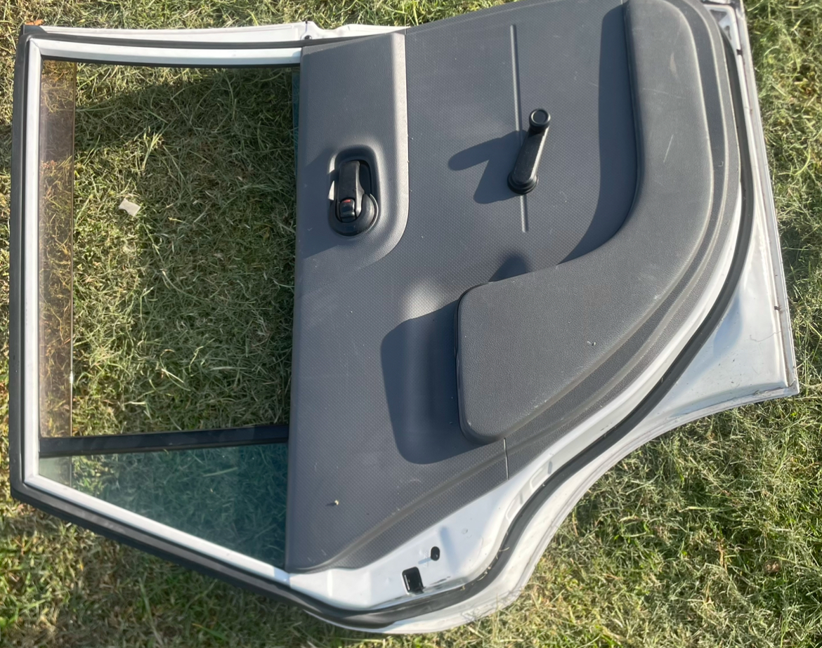 Nissan Advan rear door