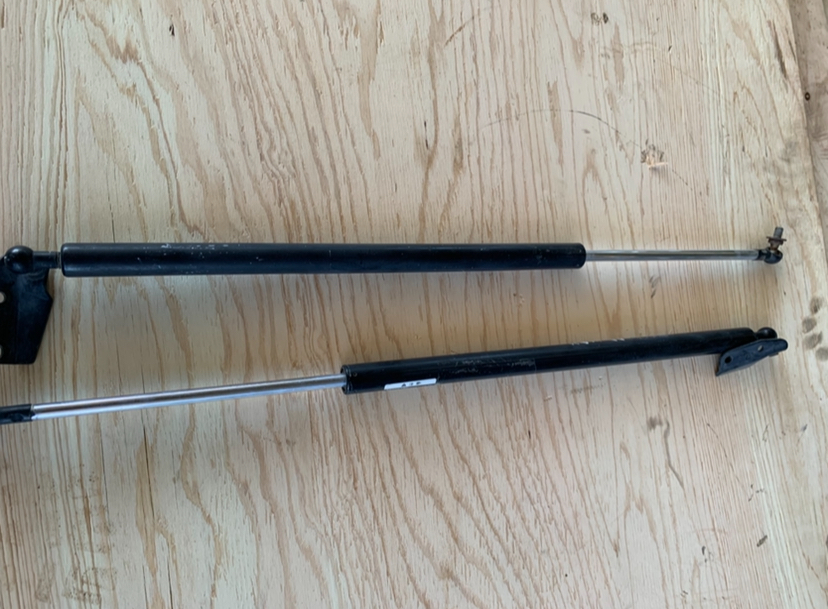 Nissan Advan Boot Shocks set