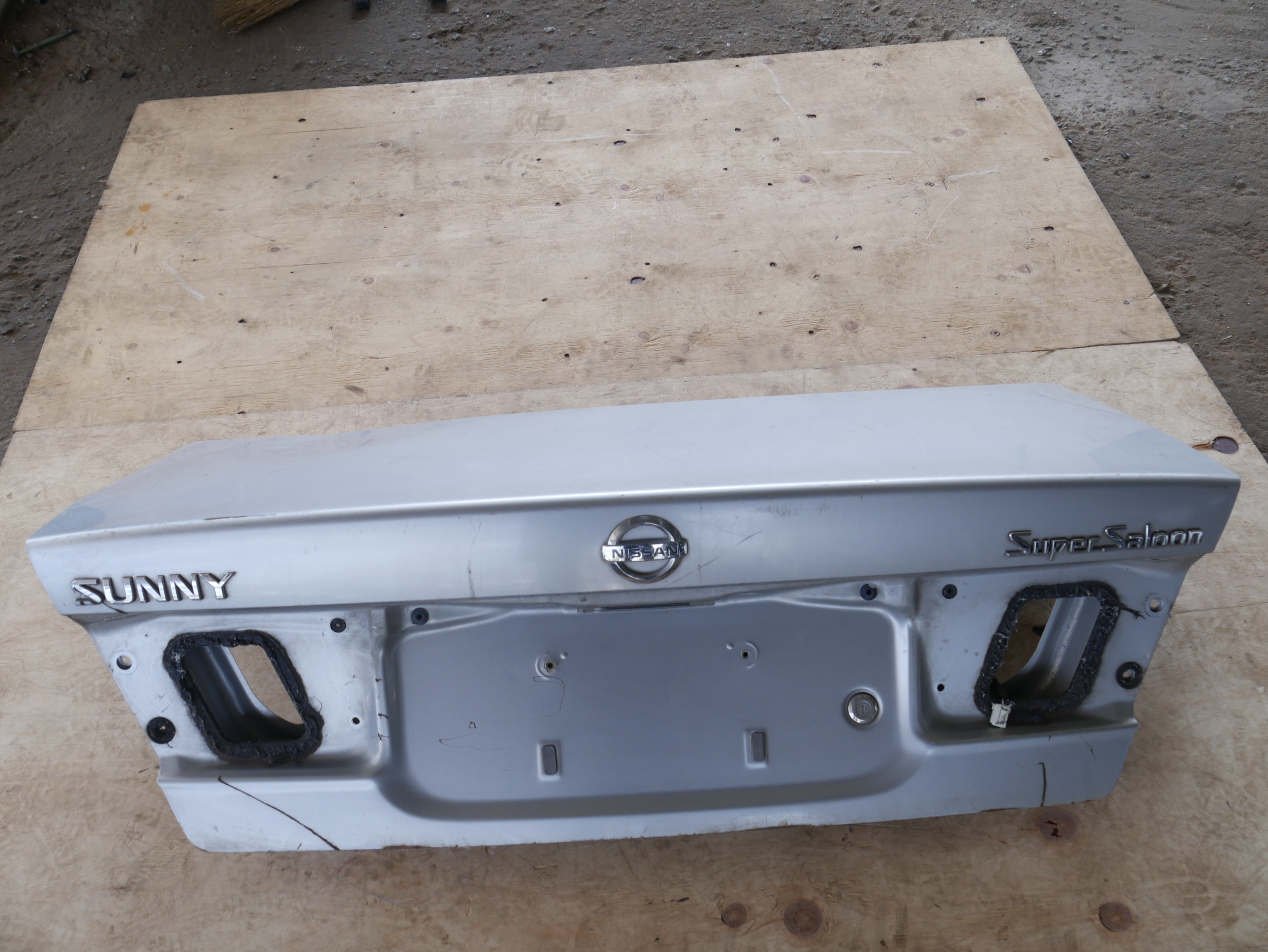 Nissan Sunny FB15 BOOT Lid