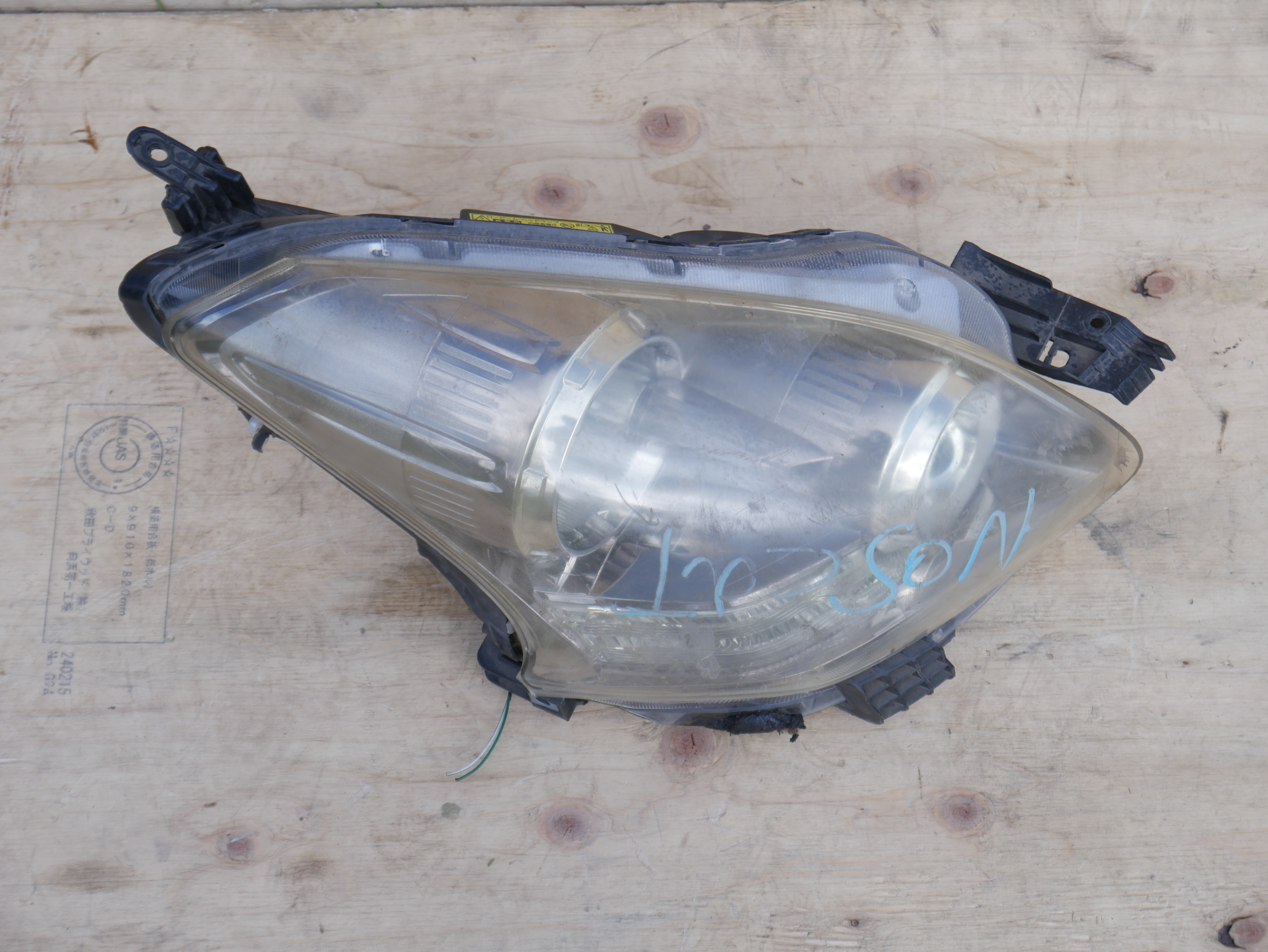 Ractis 2006 Headlight