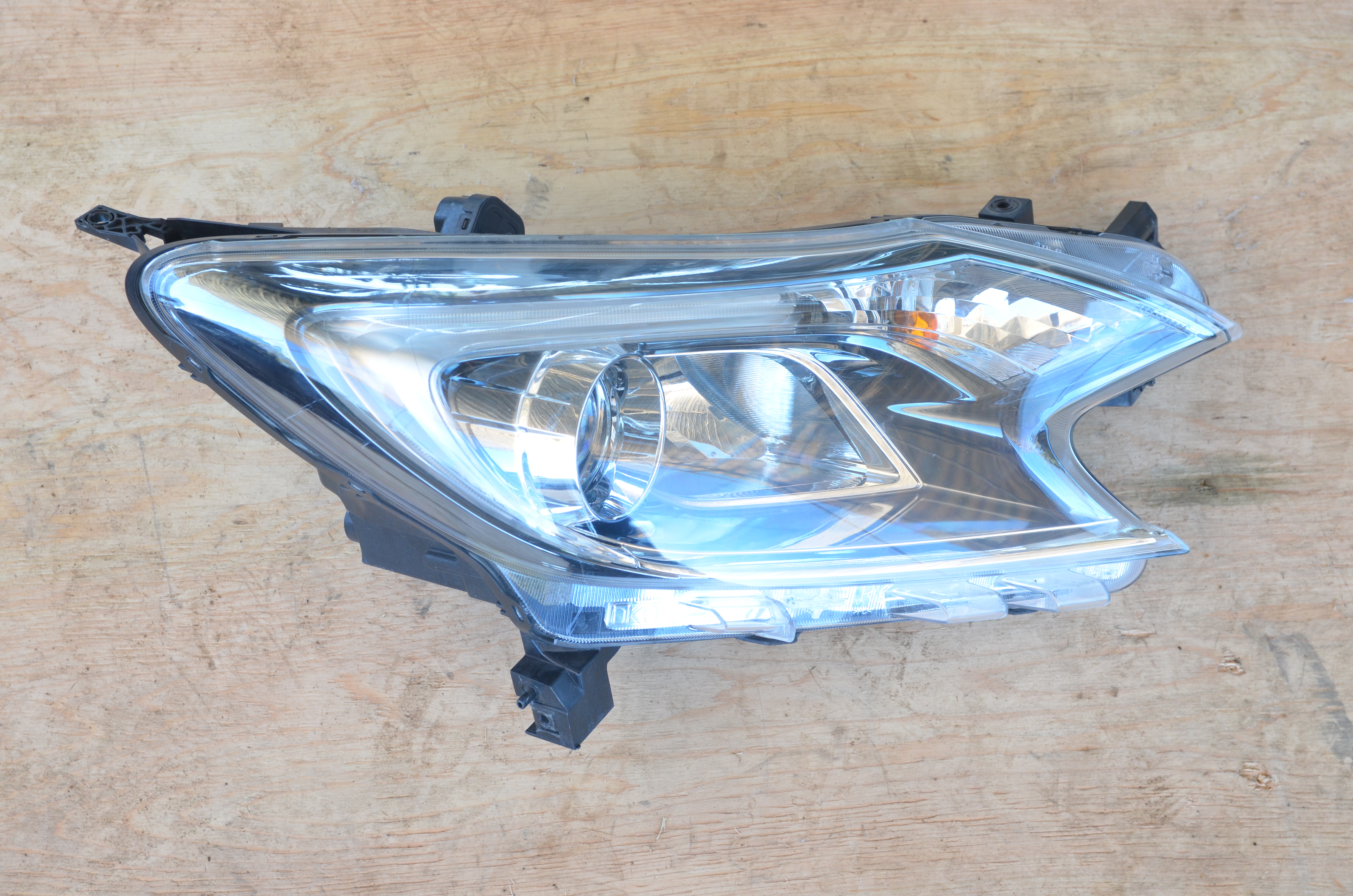 Nissan Note 2012 Headlight