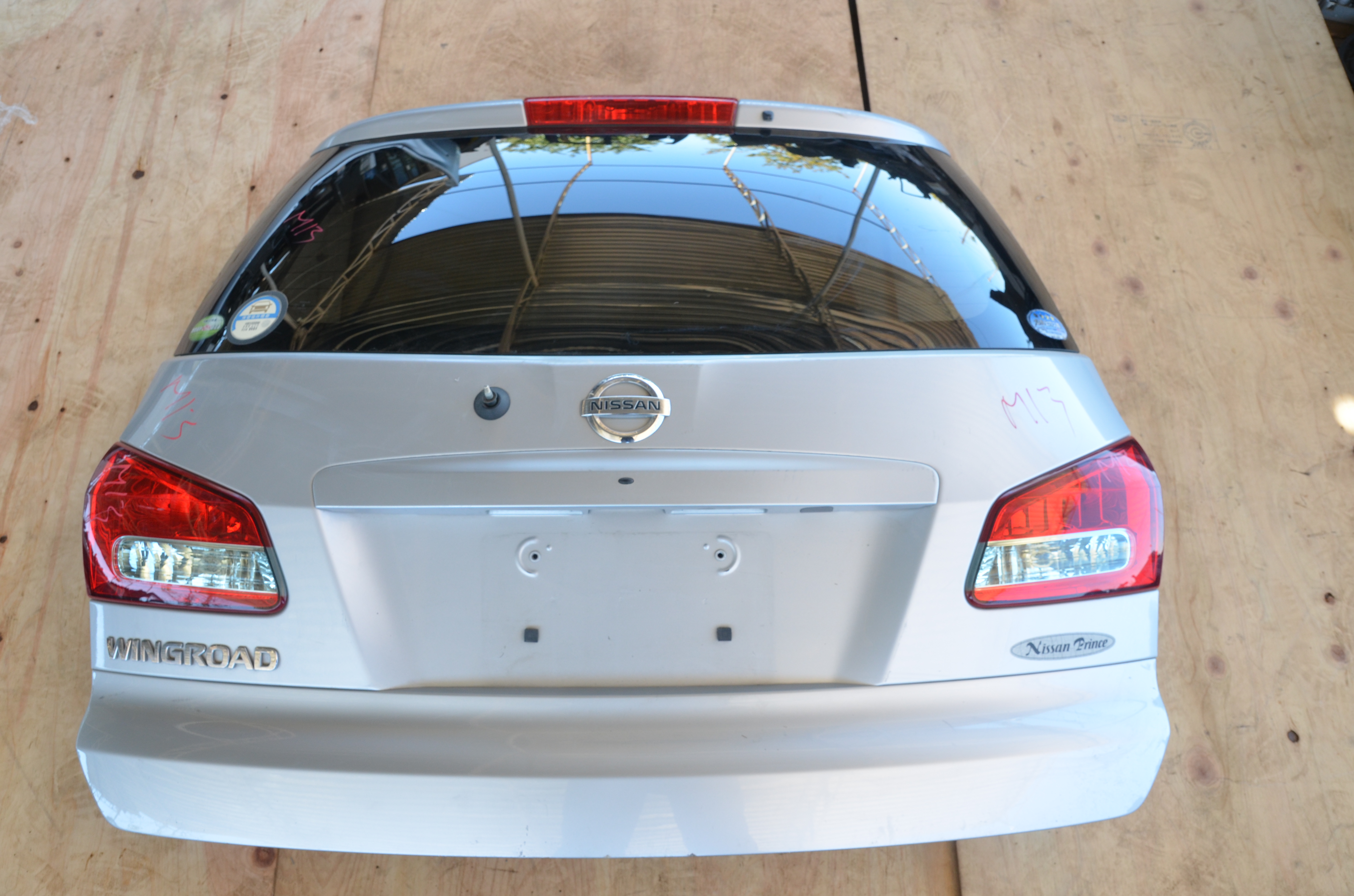 Nissan Wingroad Boot lid