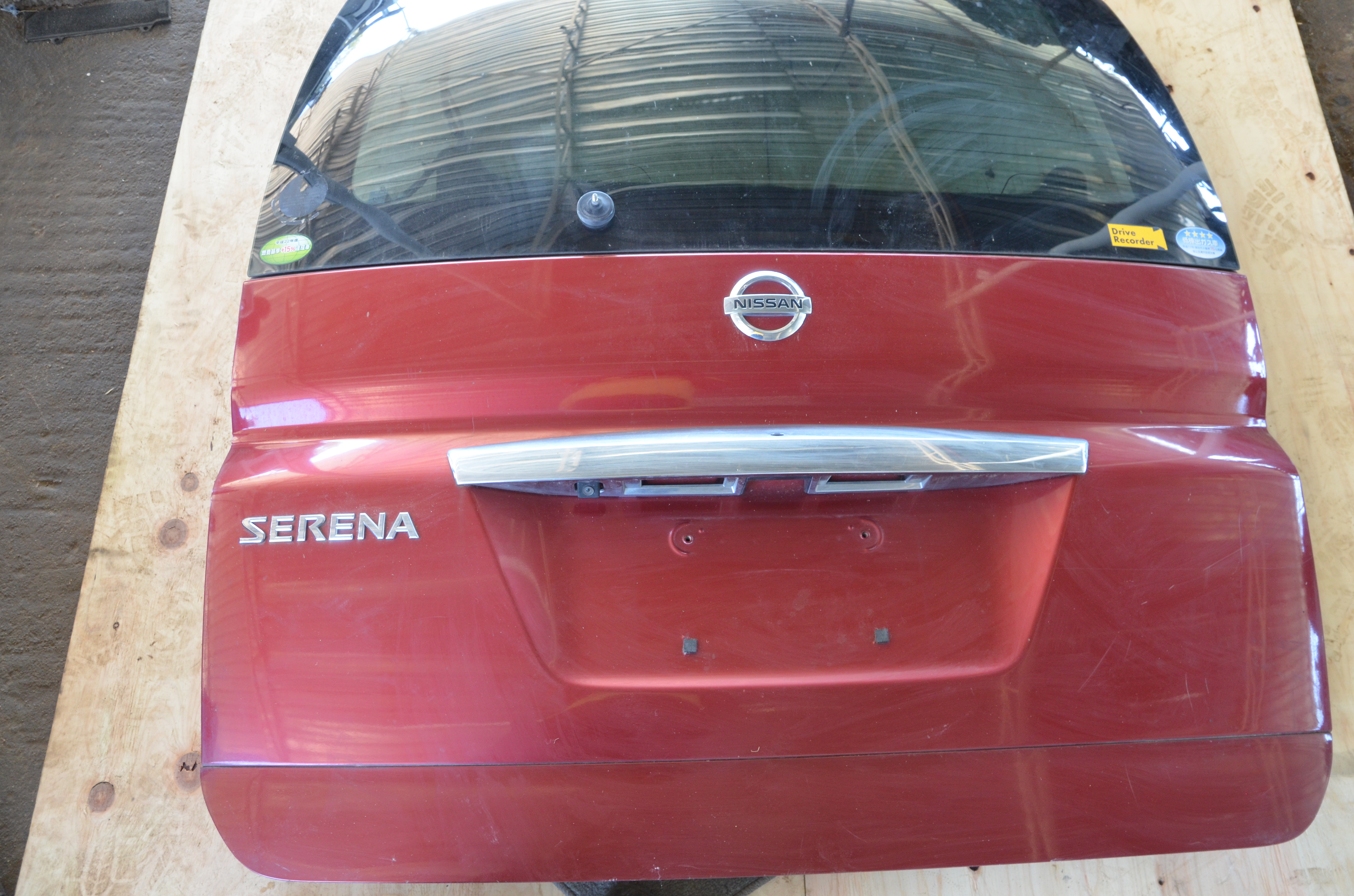 Nissan Serena boot lid