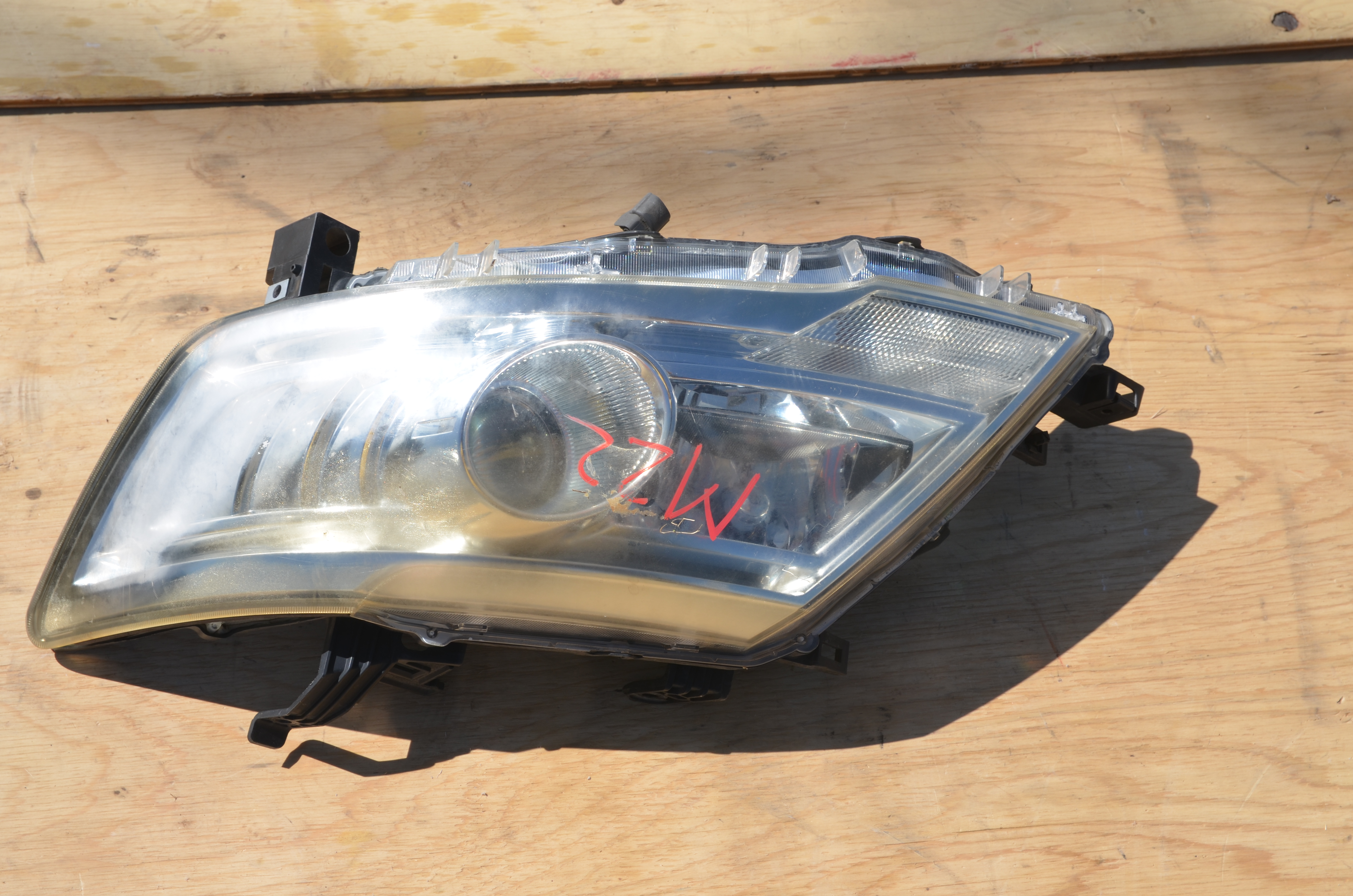 Nissan Serena 2016 Headlight