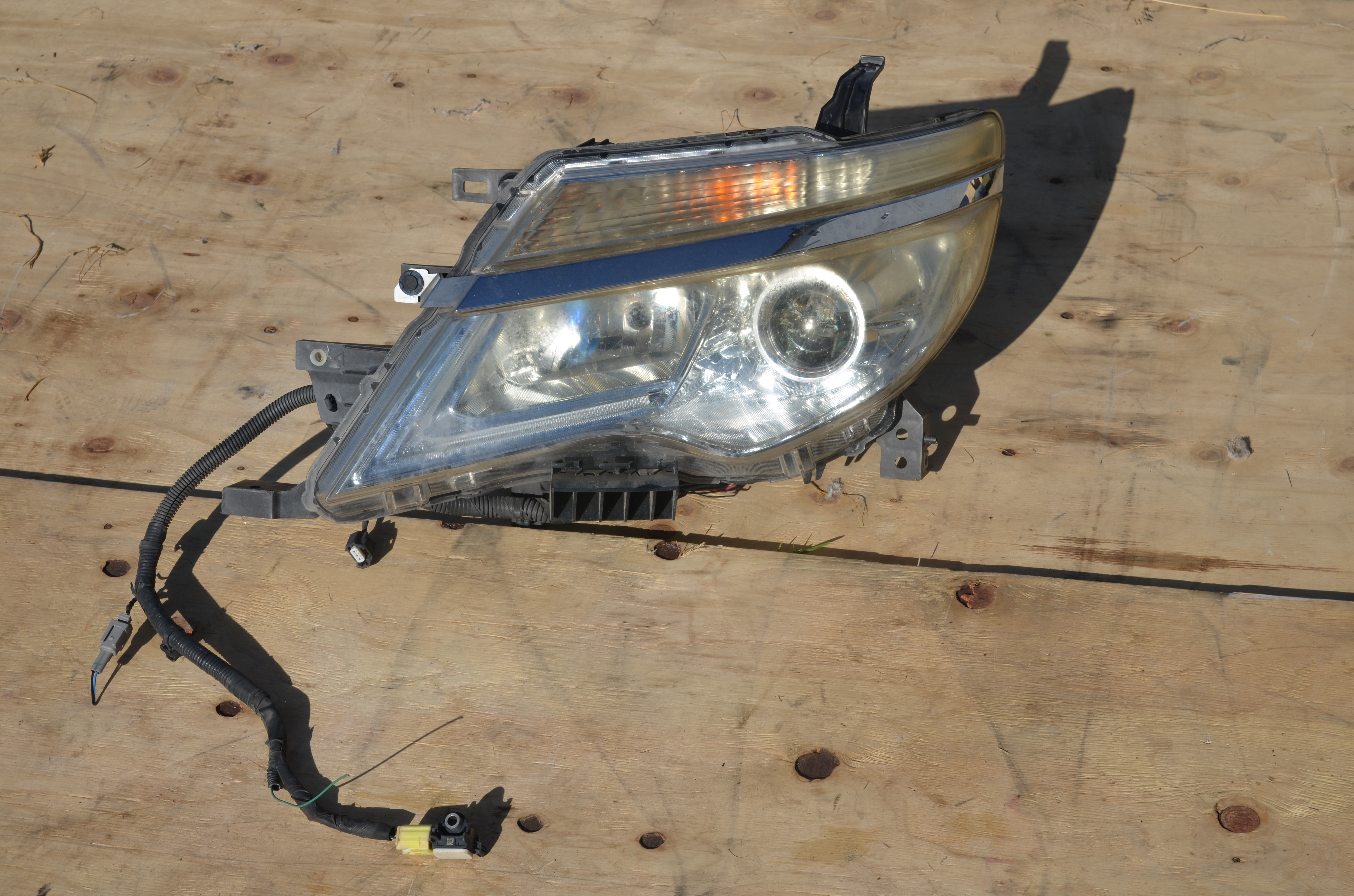 Nissan Serena 2016 Headlight