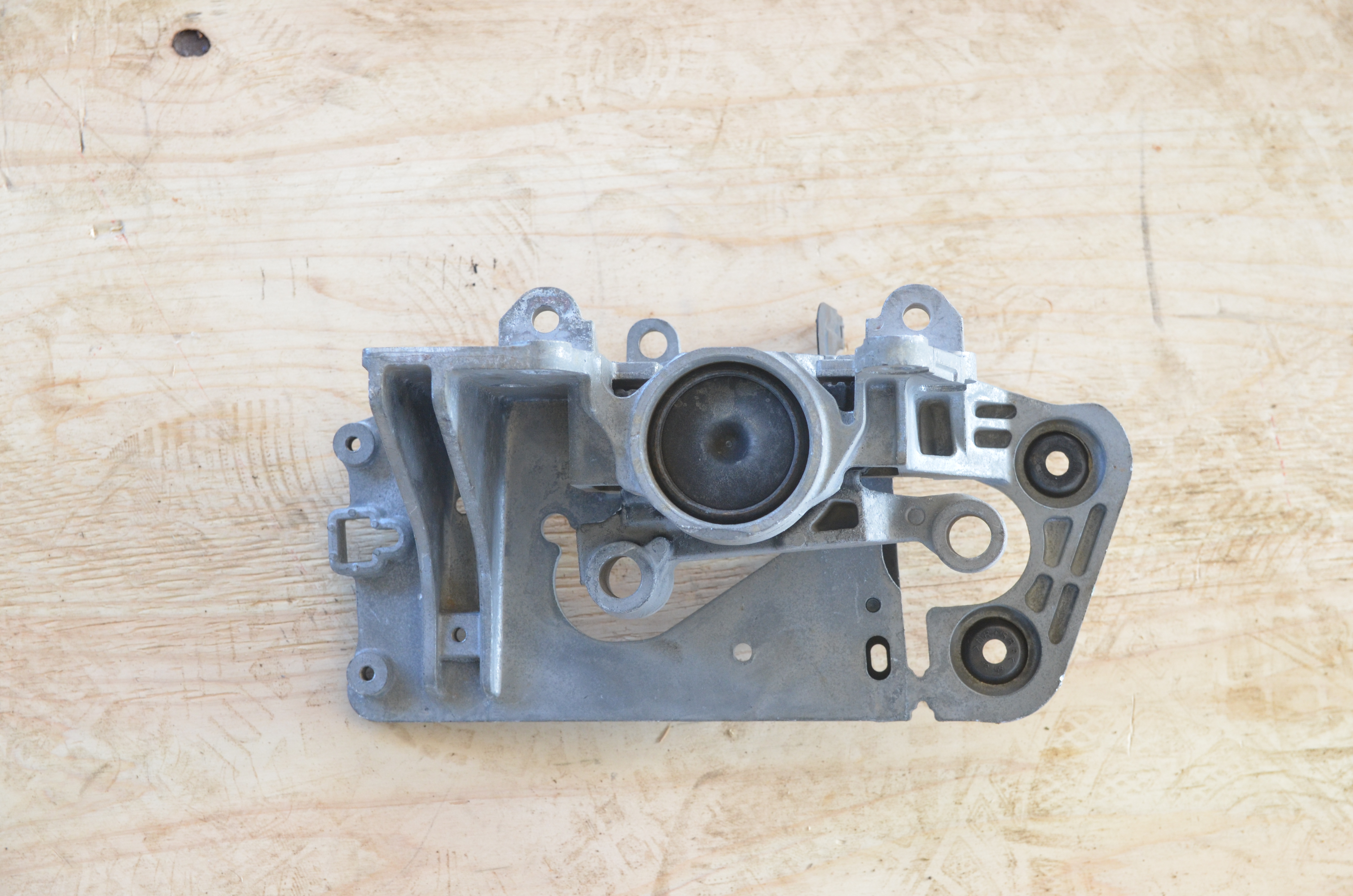 Nissan Serena 2016 Gearbox Mount