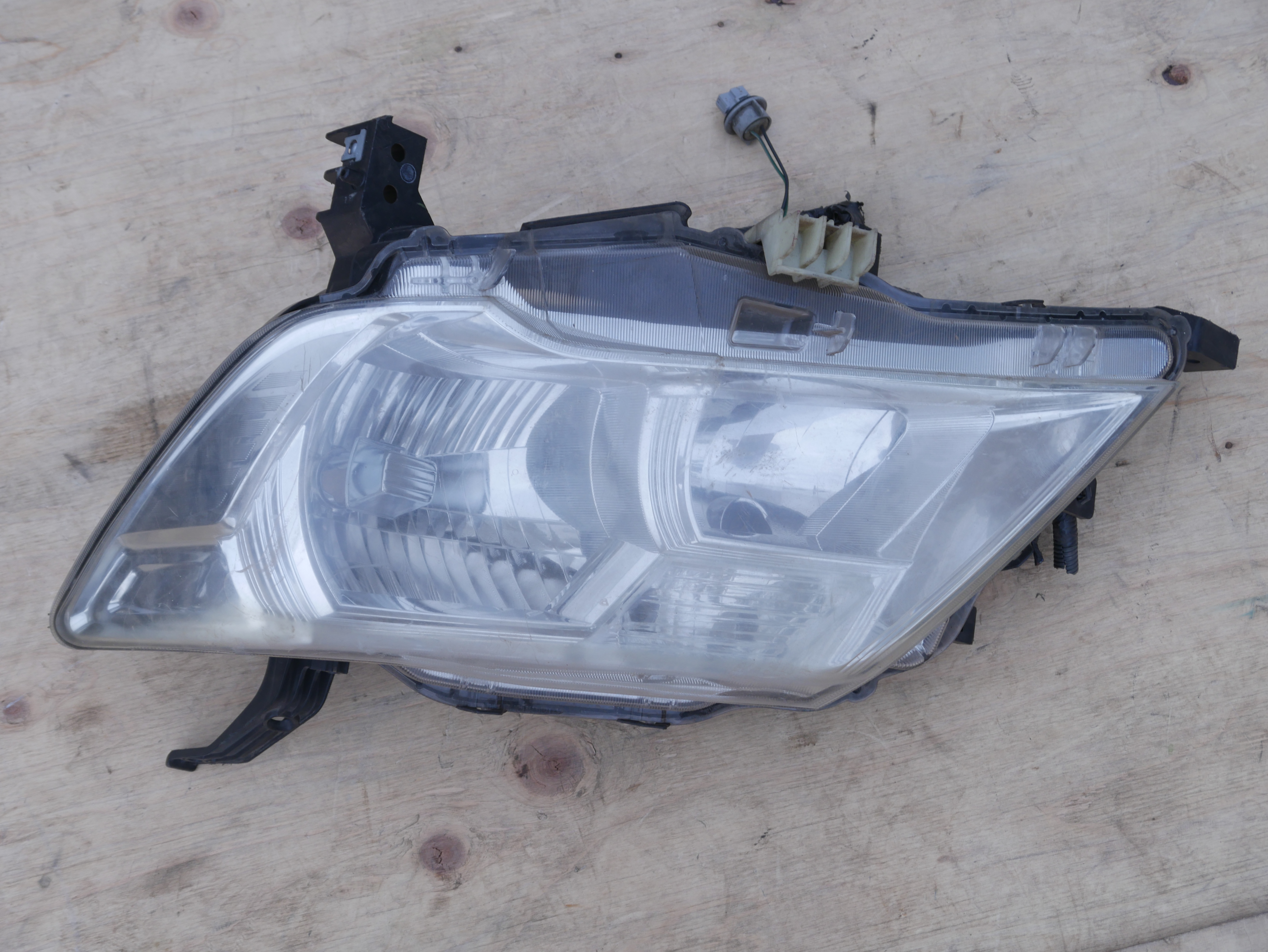 Serena 2012 Headlight