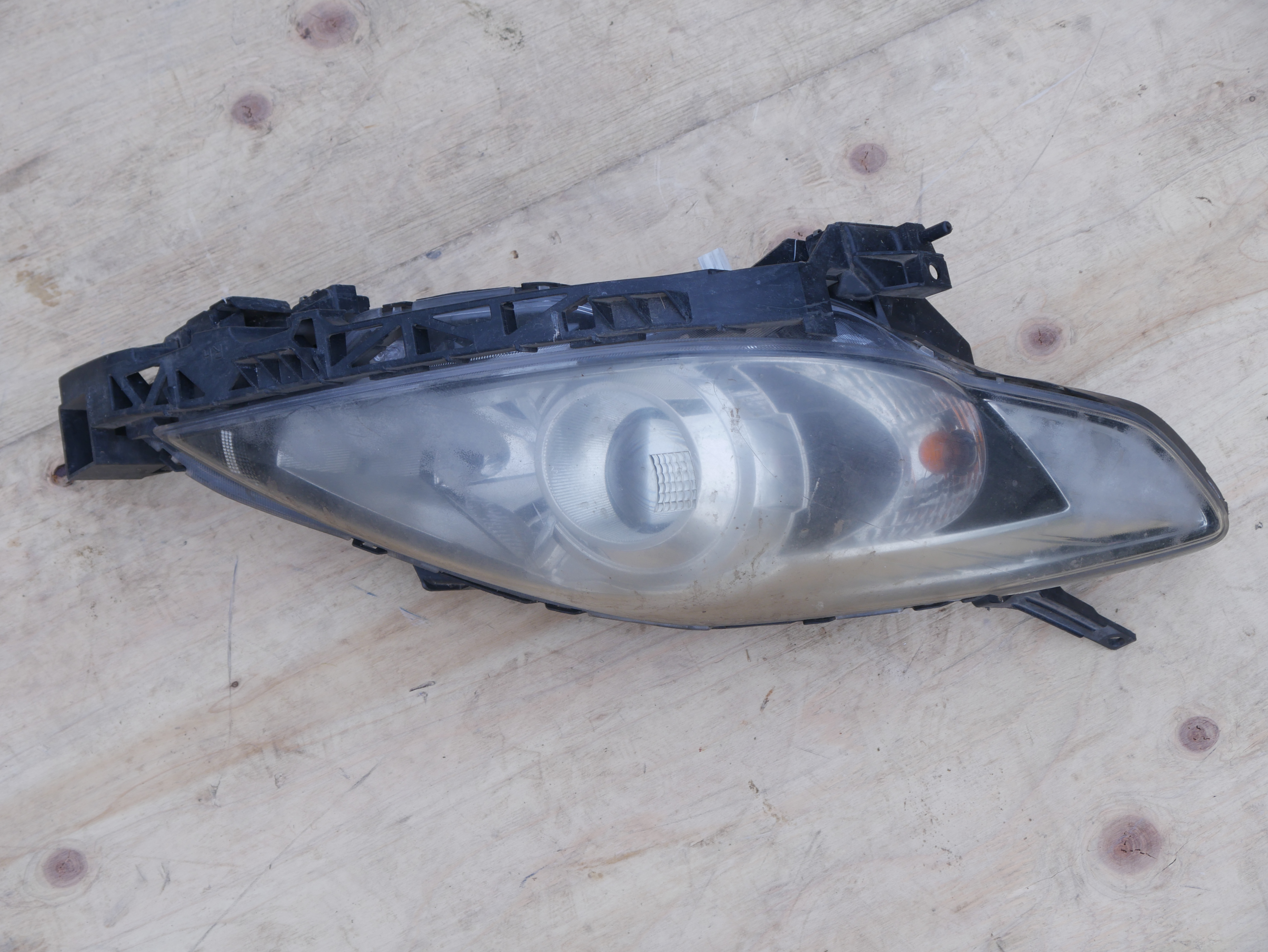 Premacy 2008 Headlight