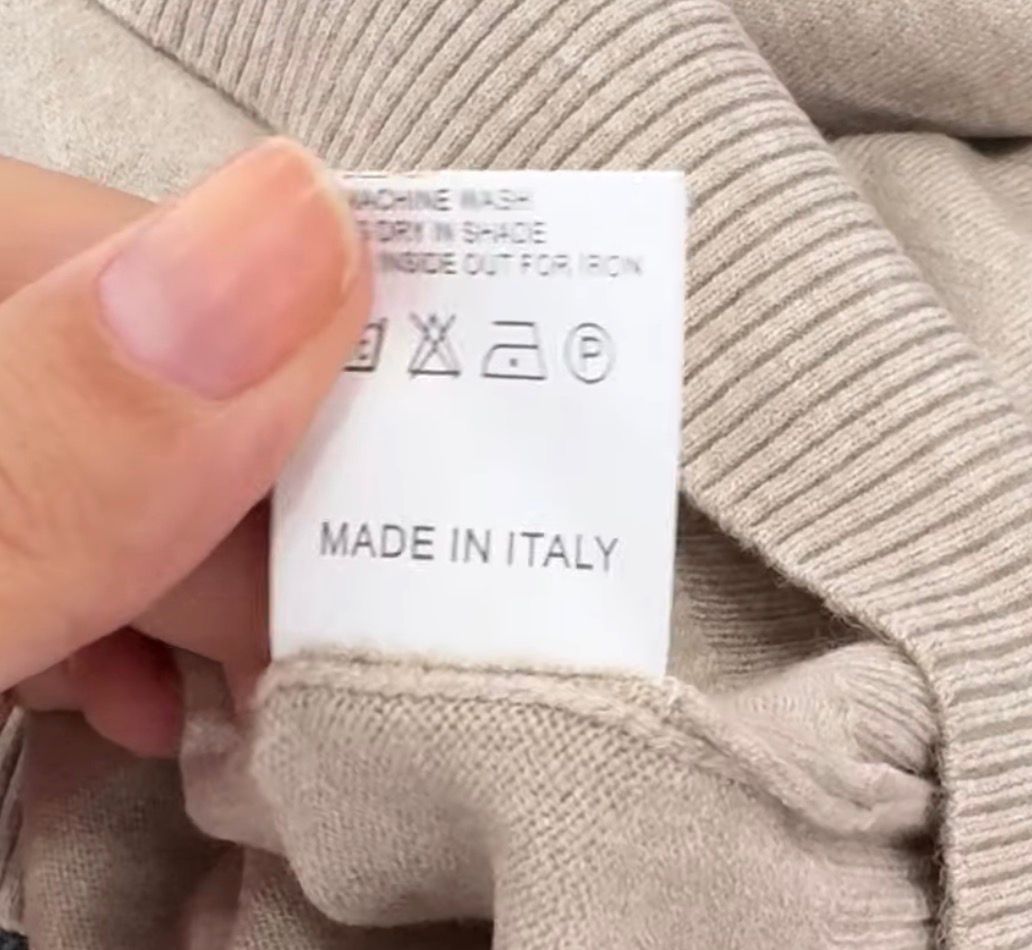 Italian mocci top low neck