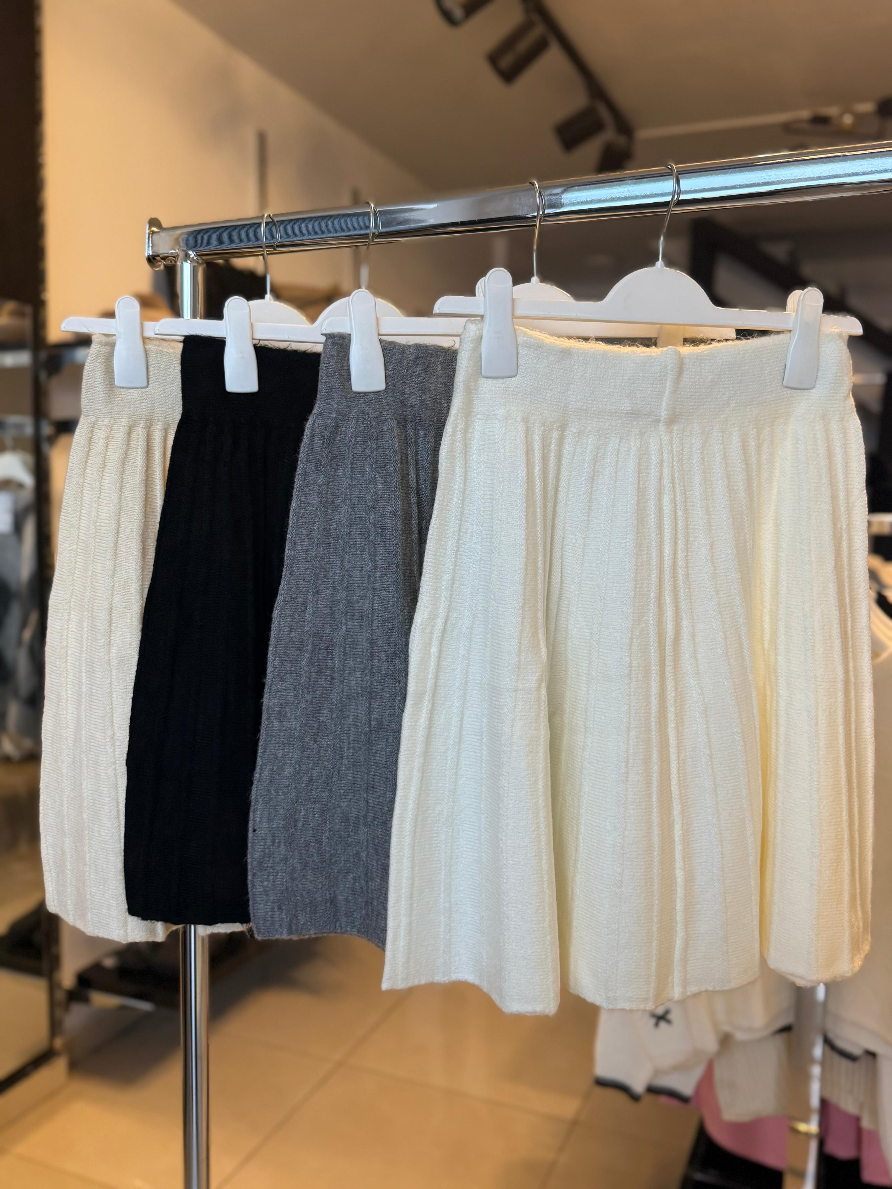 Ribbed Pleated Skirt