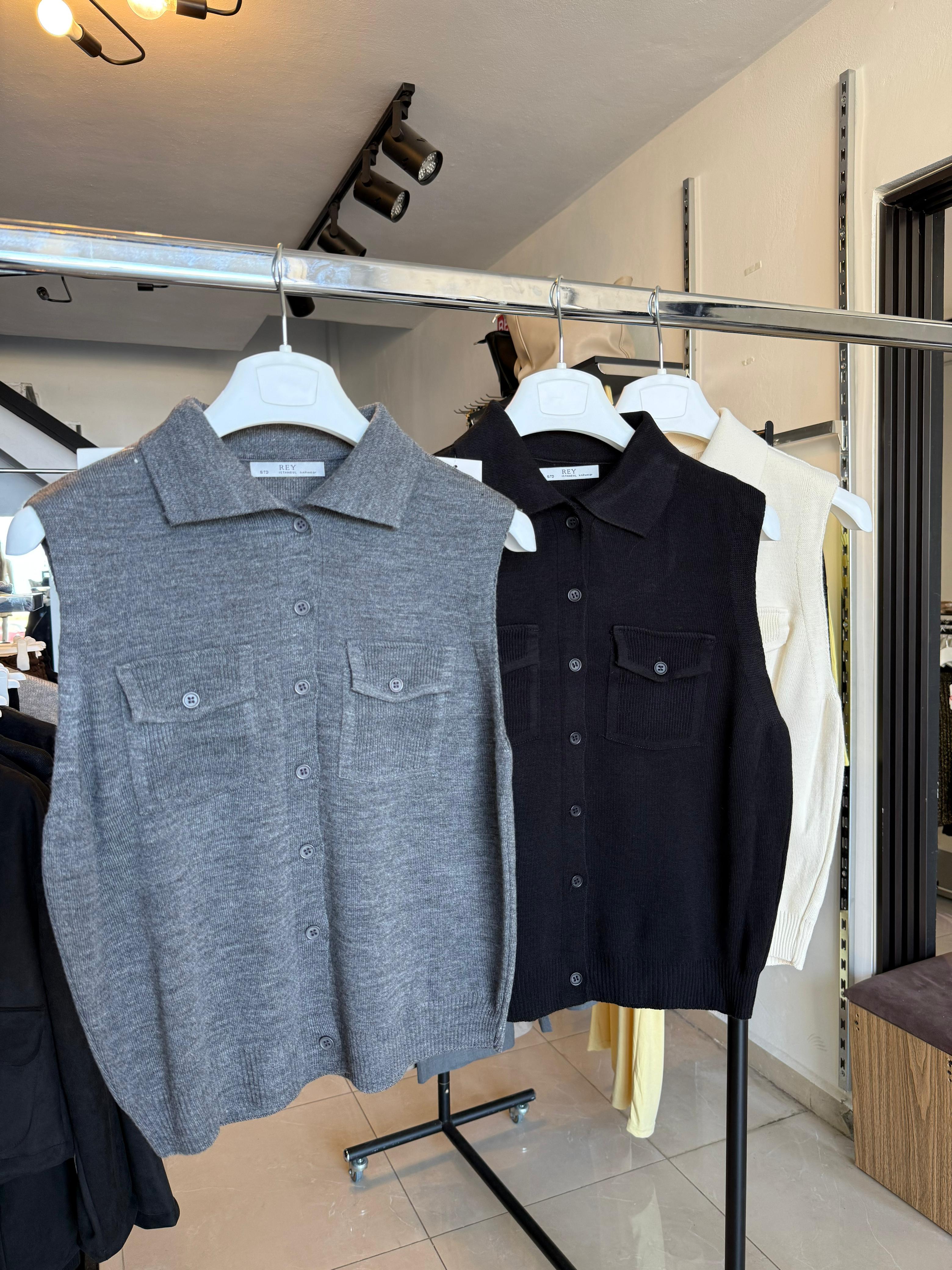 Sleeveless sweater vest