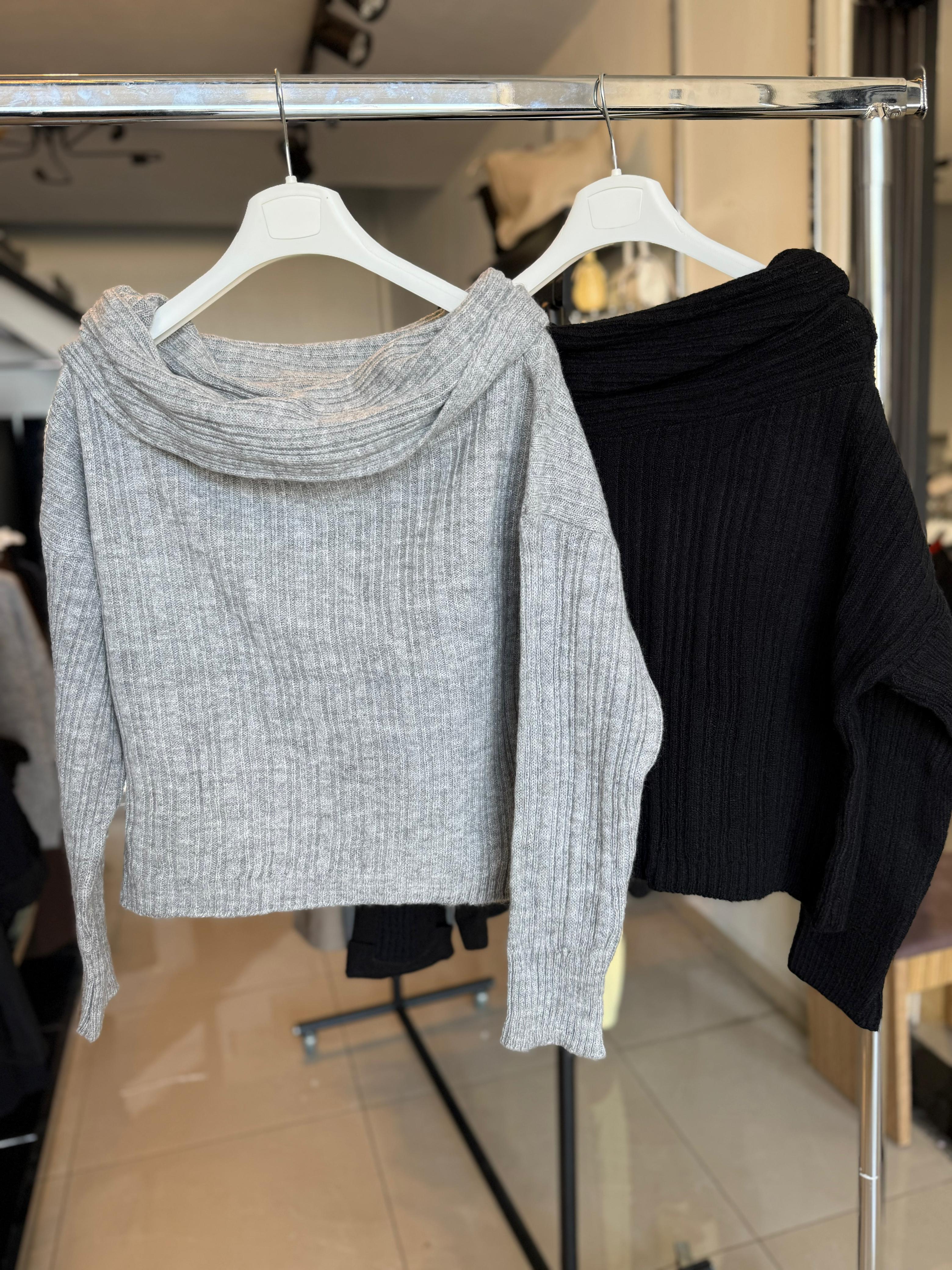 Off shoulders wool top