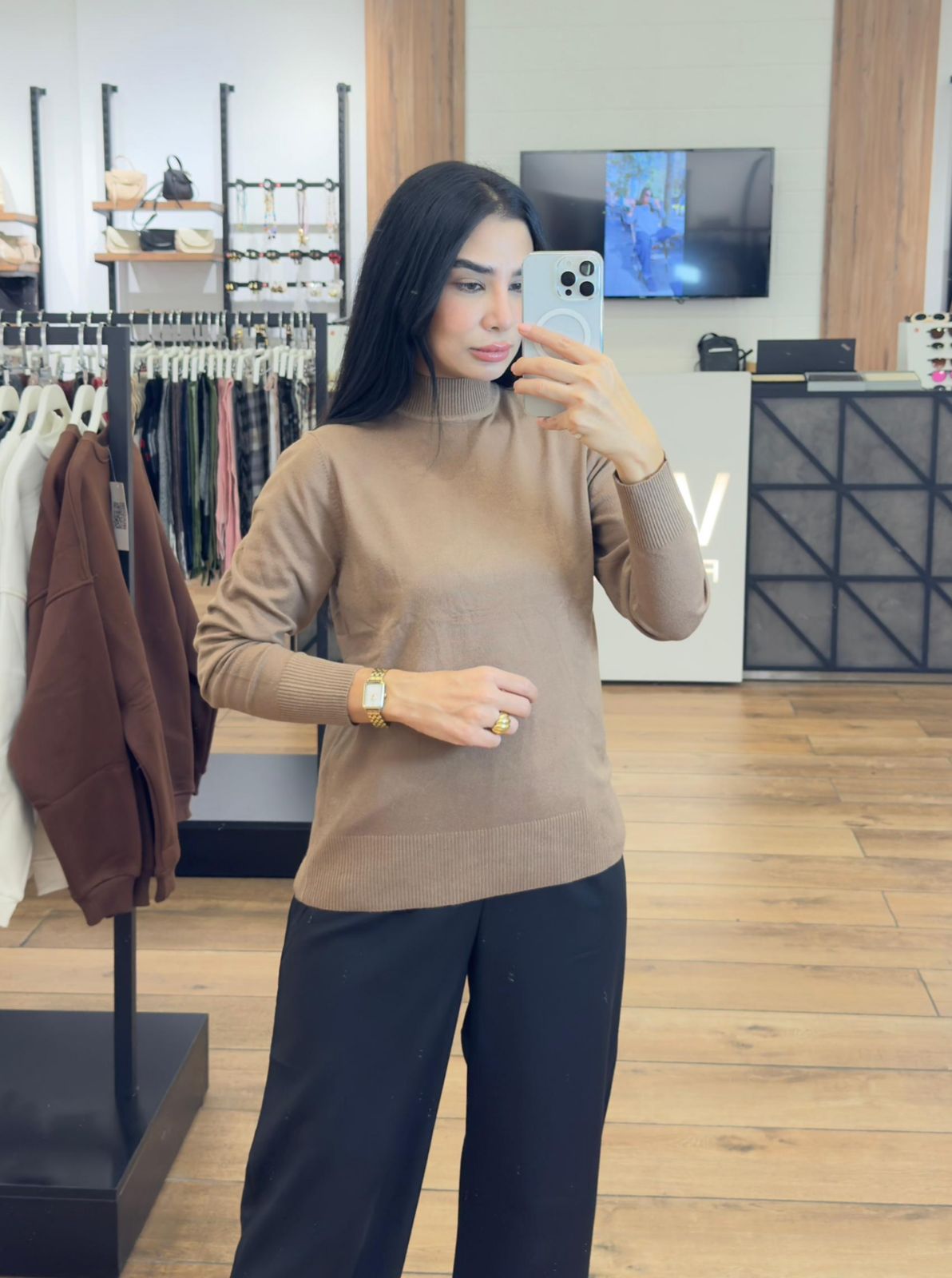 Italian mocci top low neck