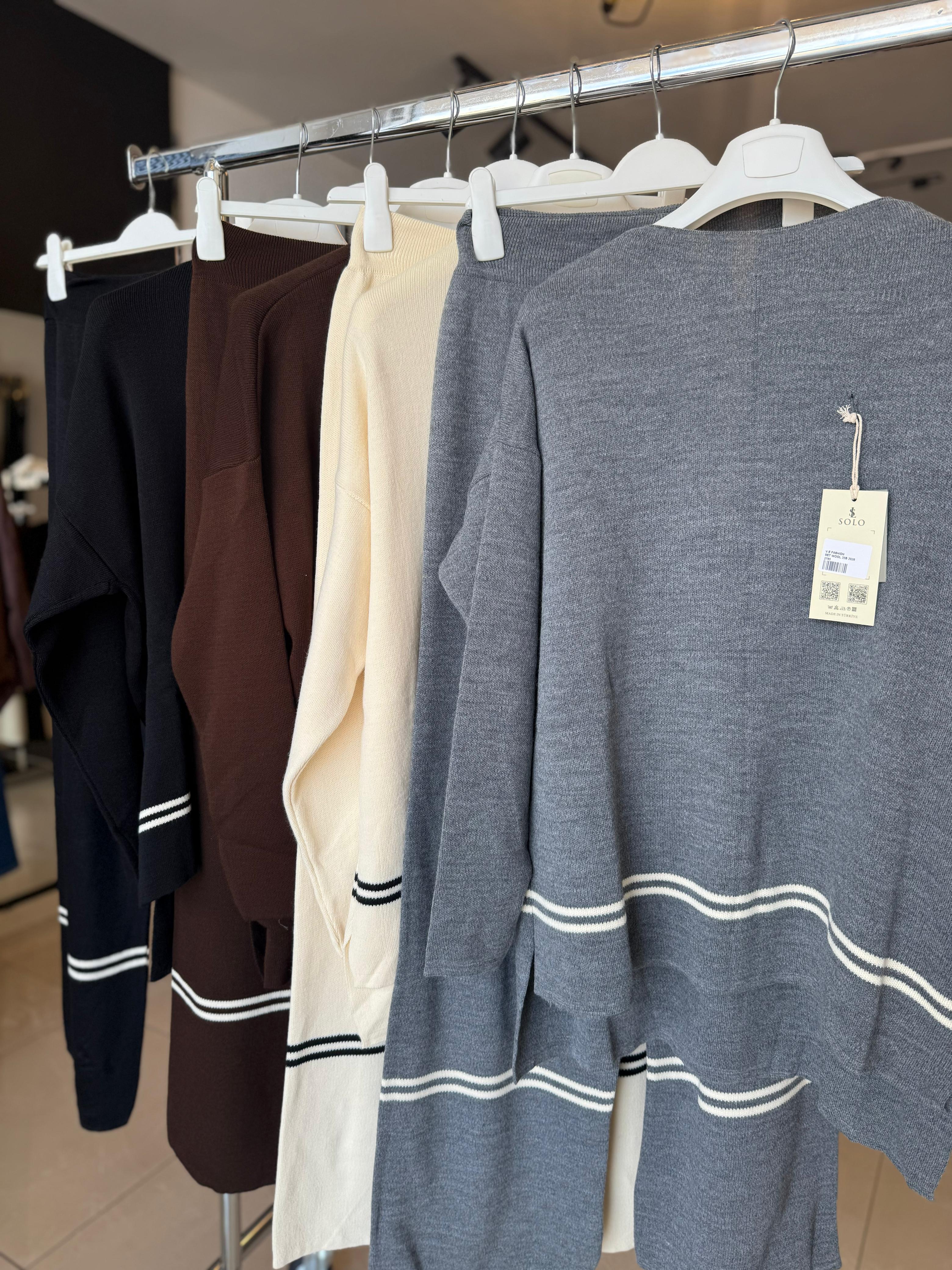 Set wool striped