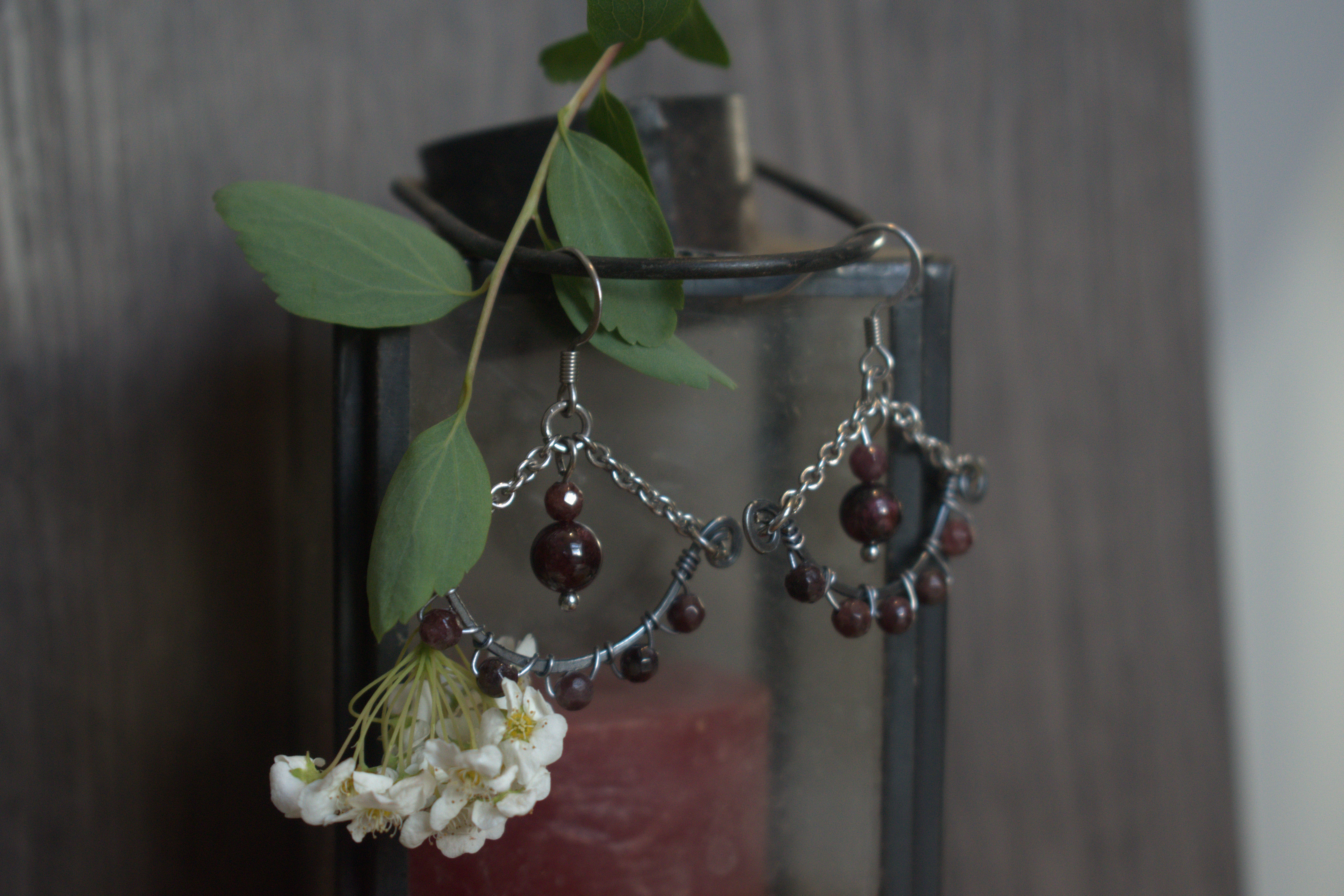 Boucles d'Oreilles ~Horus~ Grenat