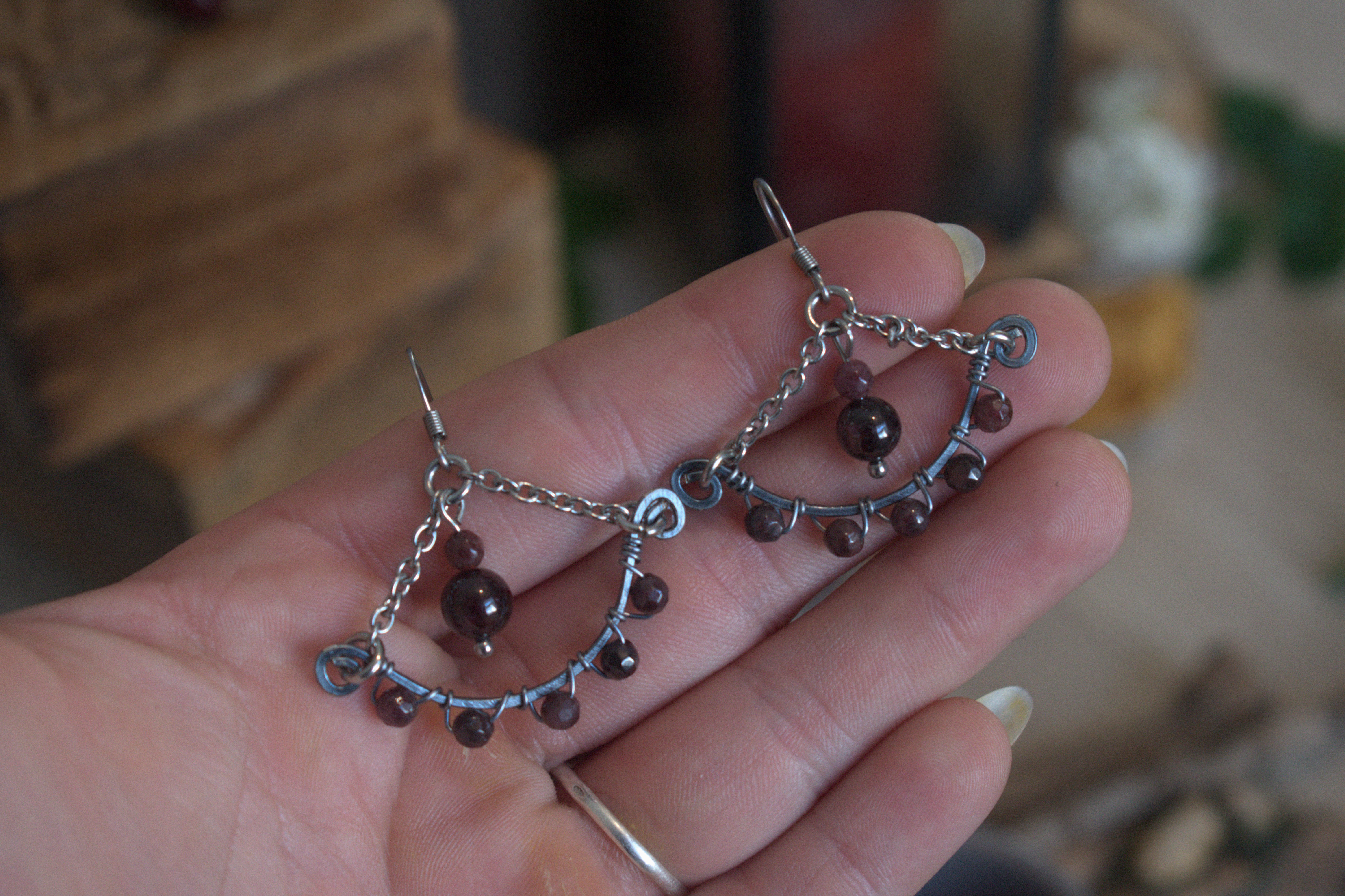 Boucles d'Oreilles ~Horus~ Grenat