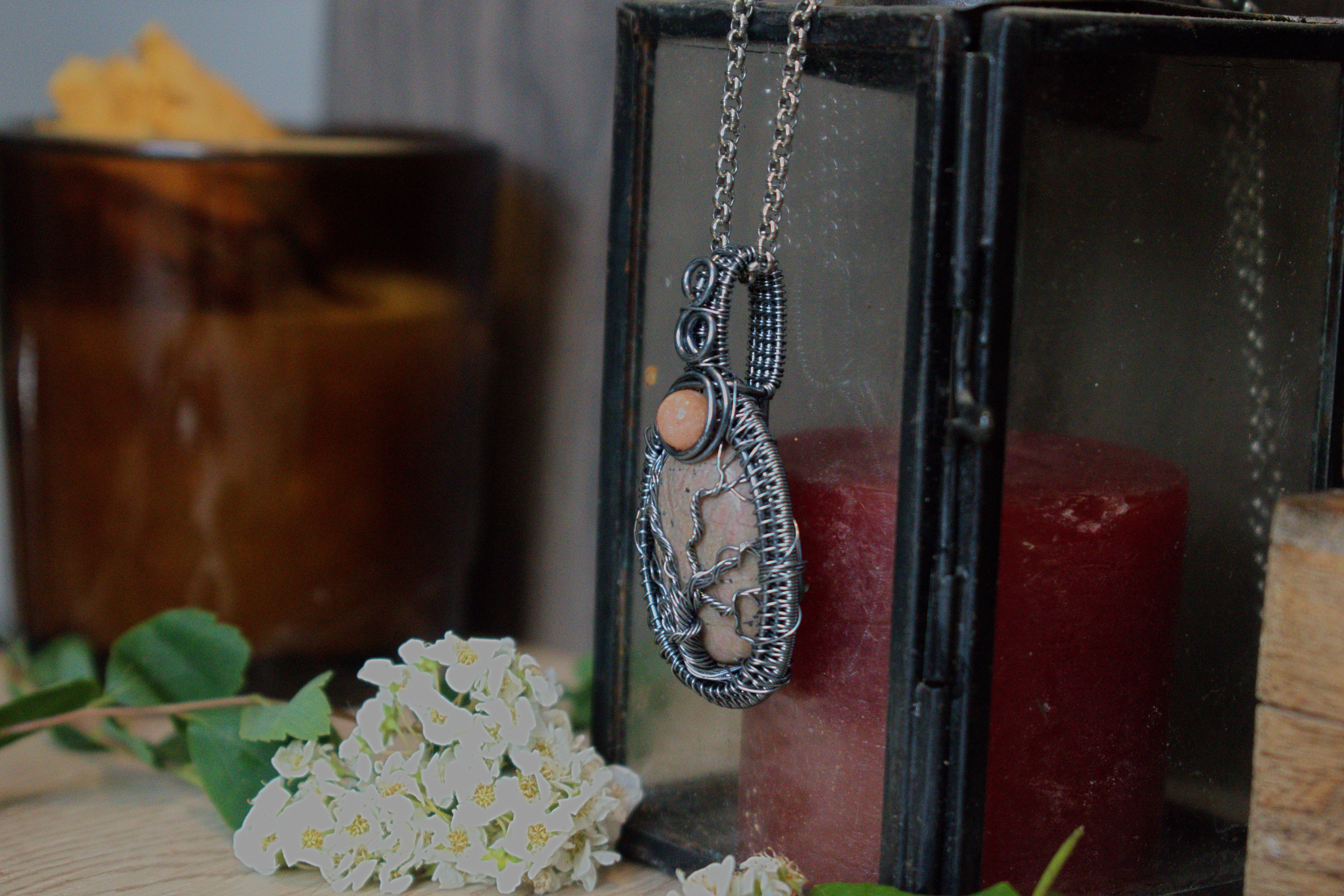 Collier ~Lueur Sacrée~ Rhodonite