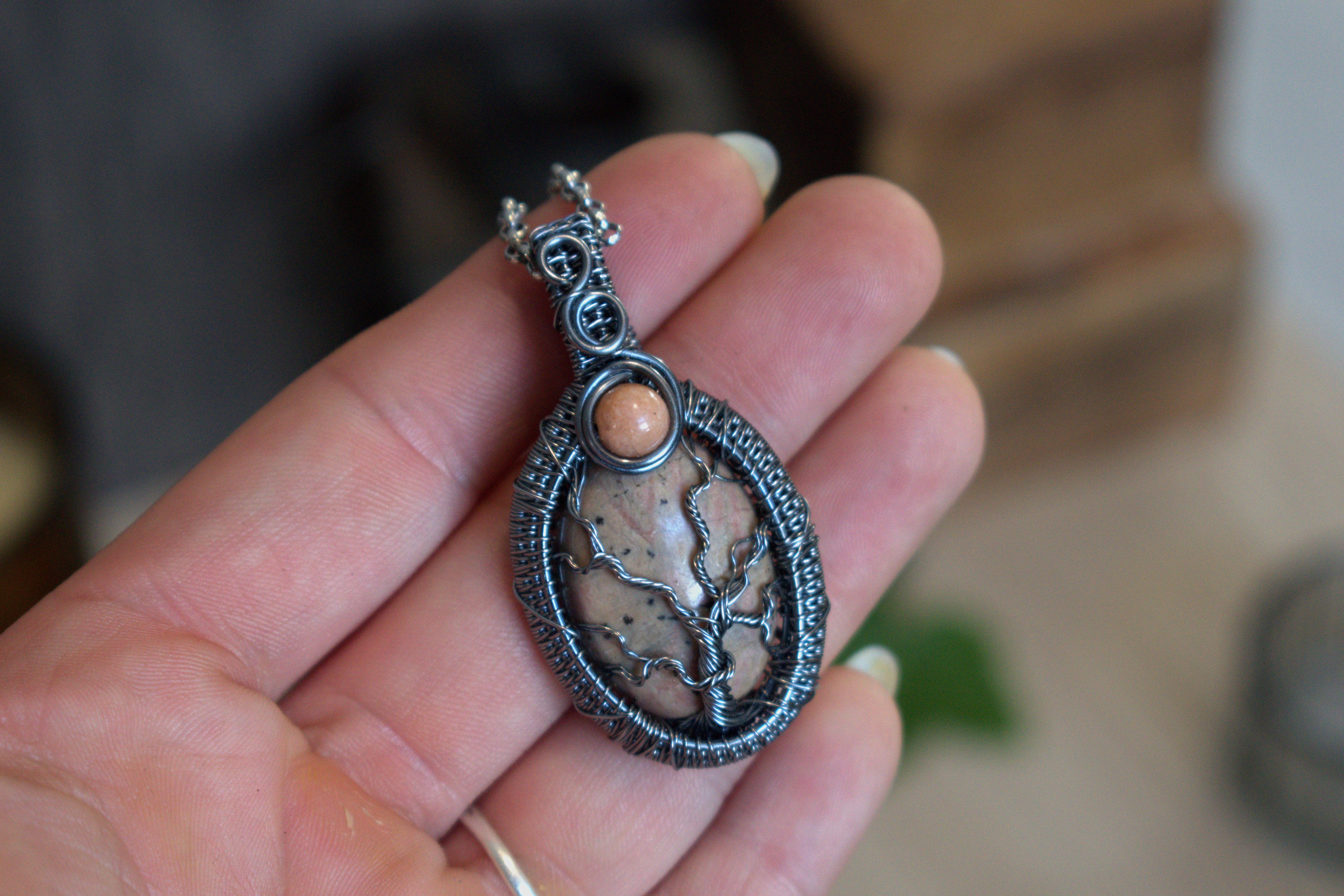 Collier ~Lueur Sacrée~ Rhodonite
