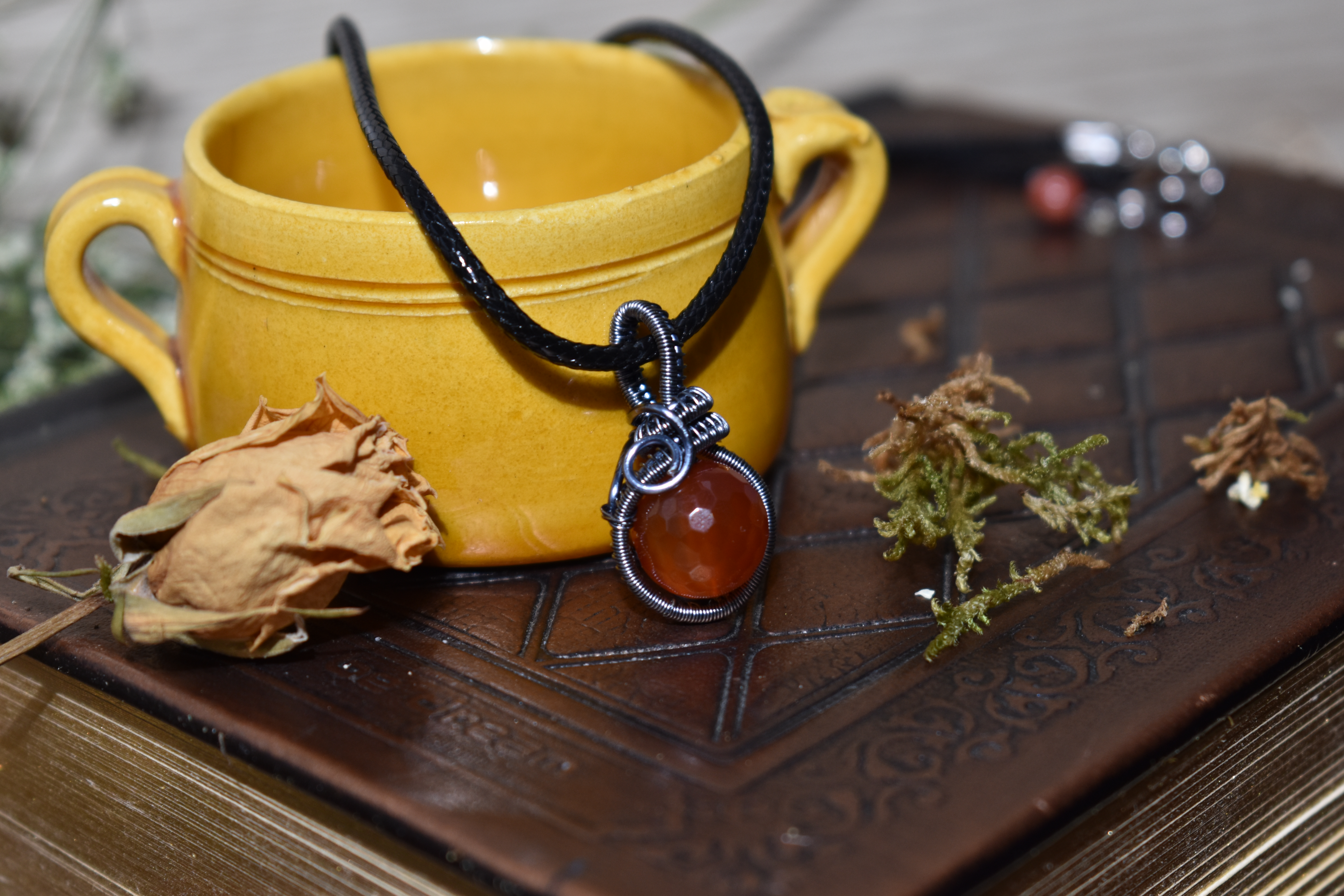 Pendentif ~Lind~ Cornaline Facettée