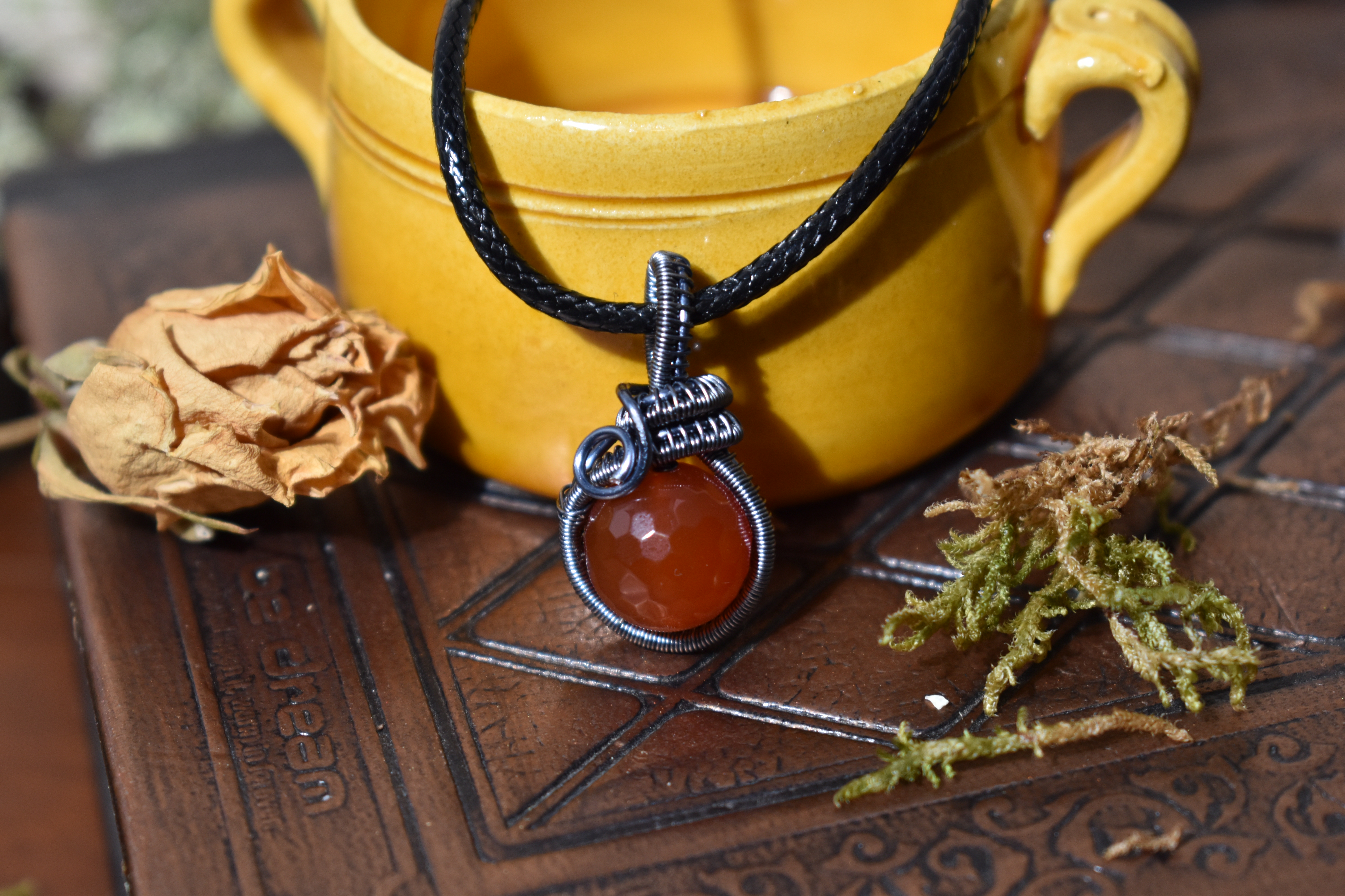 Pendentif ~Lind~ Cornaline Facettée