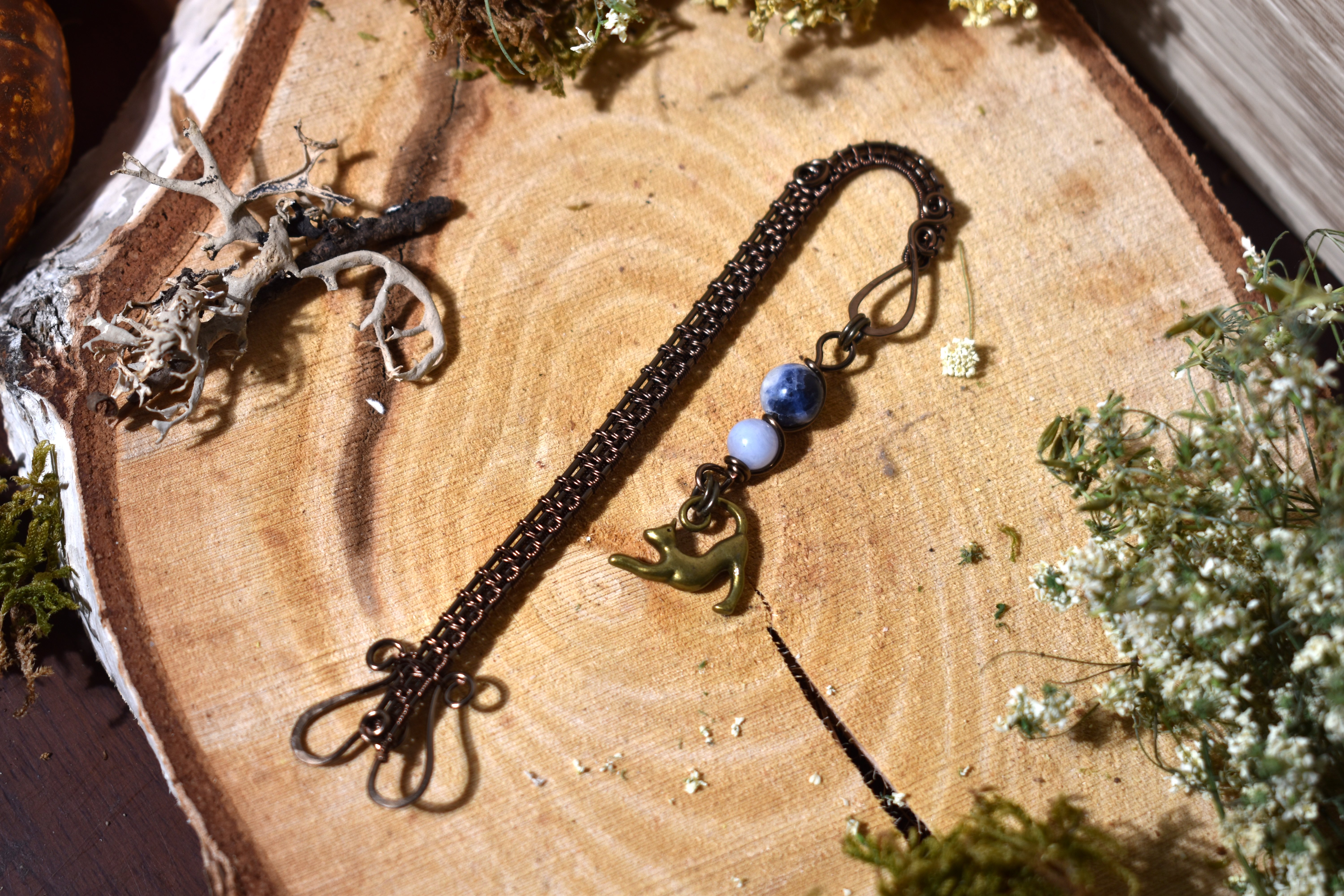 Marque-Pages ~Gardien des Mots~ Sodalite & Calcédoine Bleue