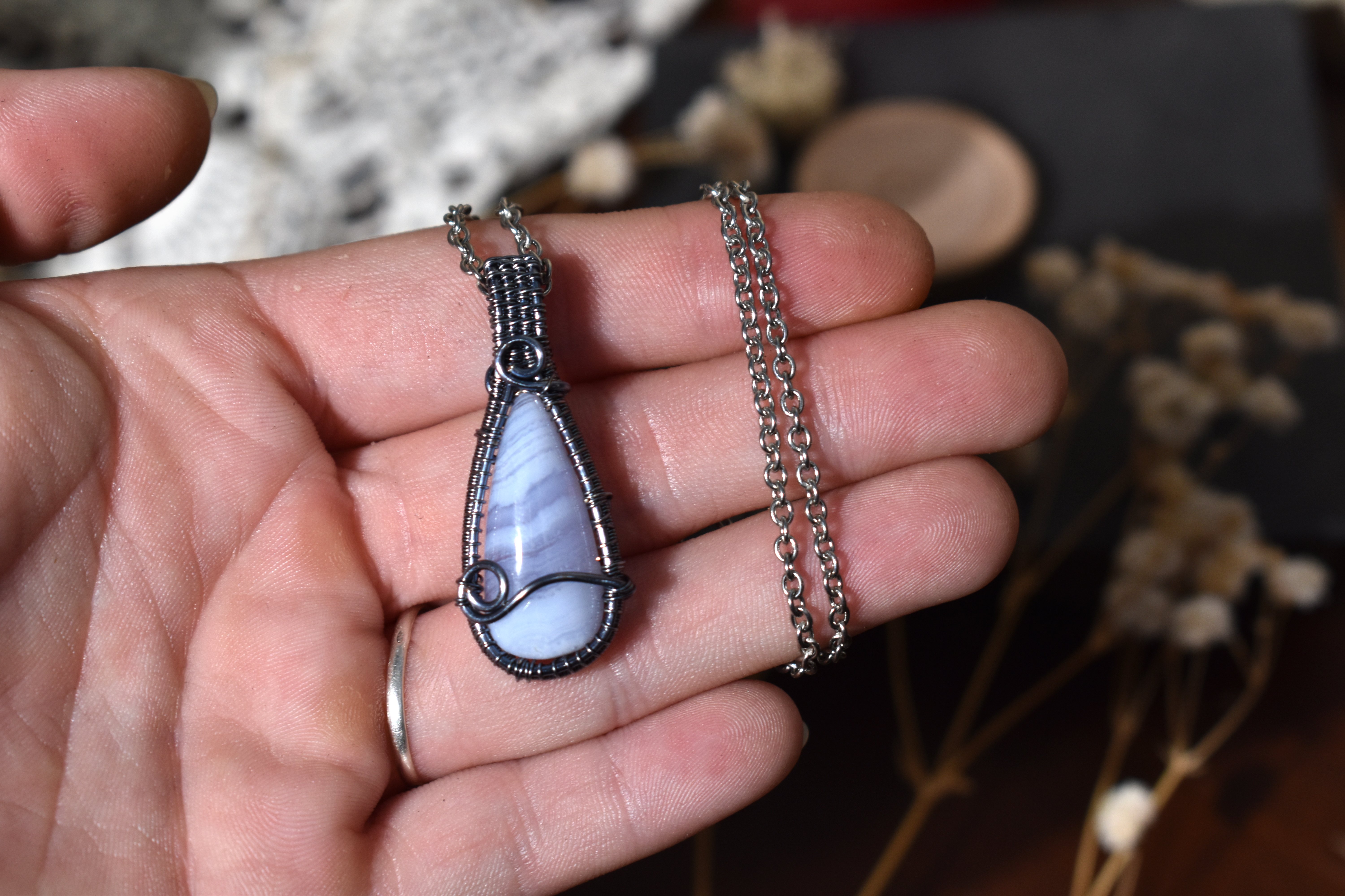 Collier ~Coeur de Glace~ Calcédoine Bleue