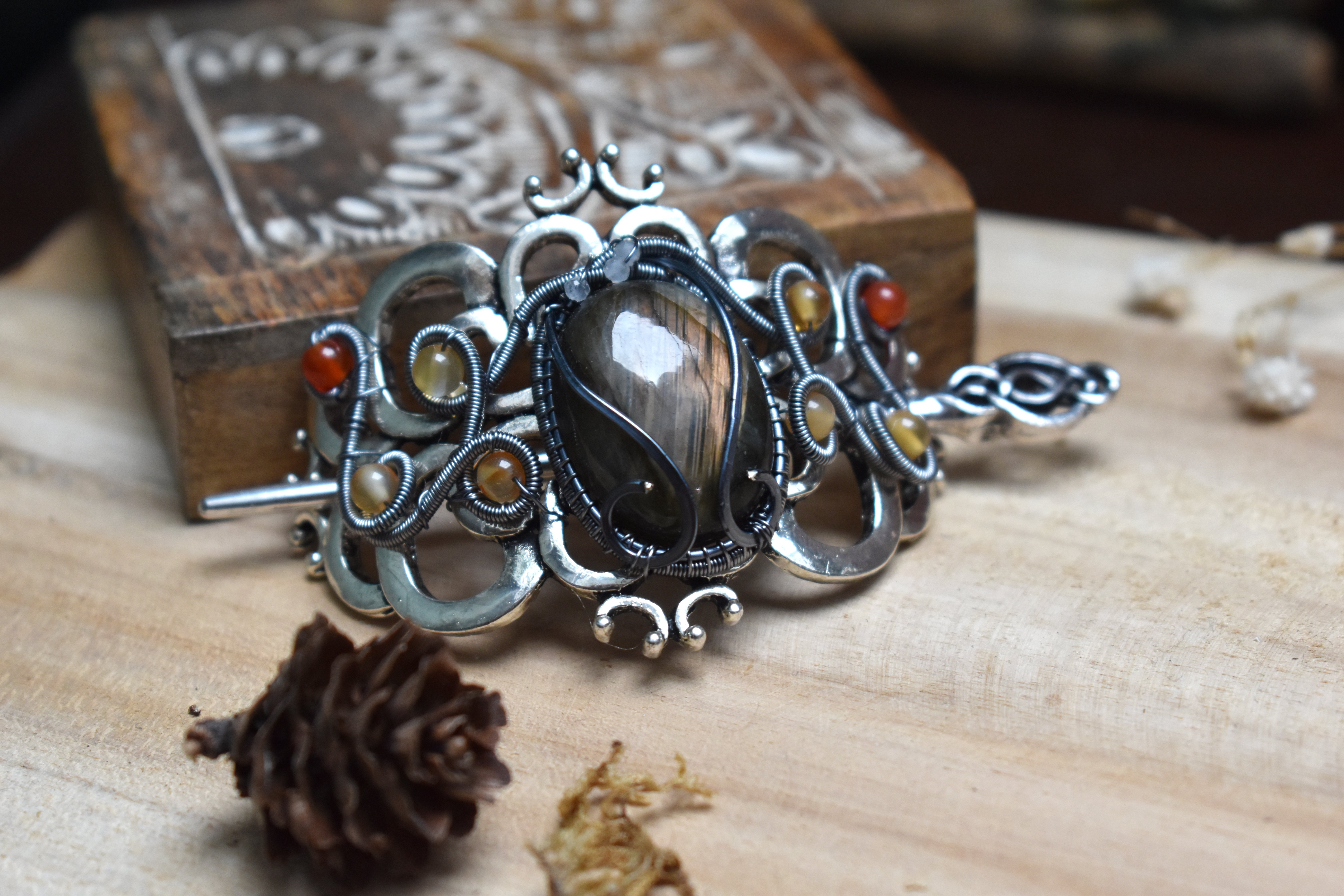 Broche à Cheveux ~Héritière d'Aubegrise~ Labradorite 