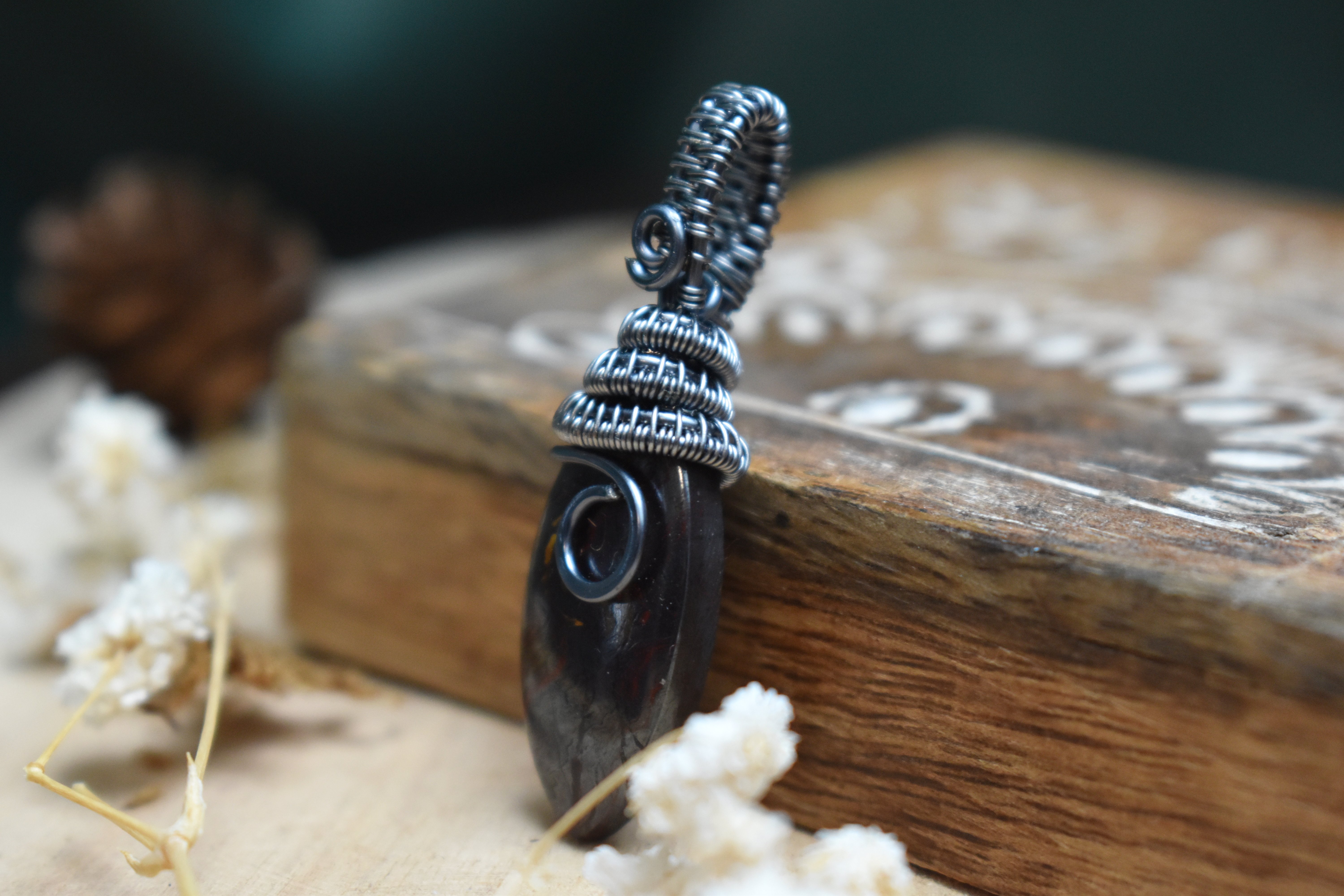 Pendentif ~Gardien du Souffle~ Oeil de Fer