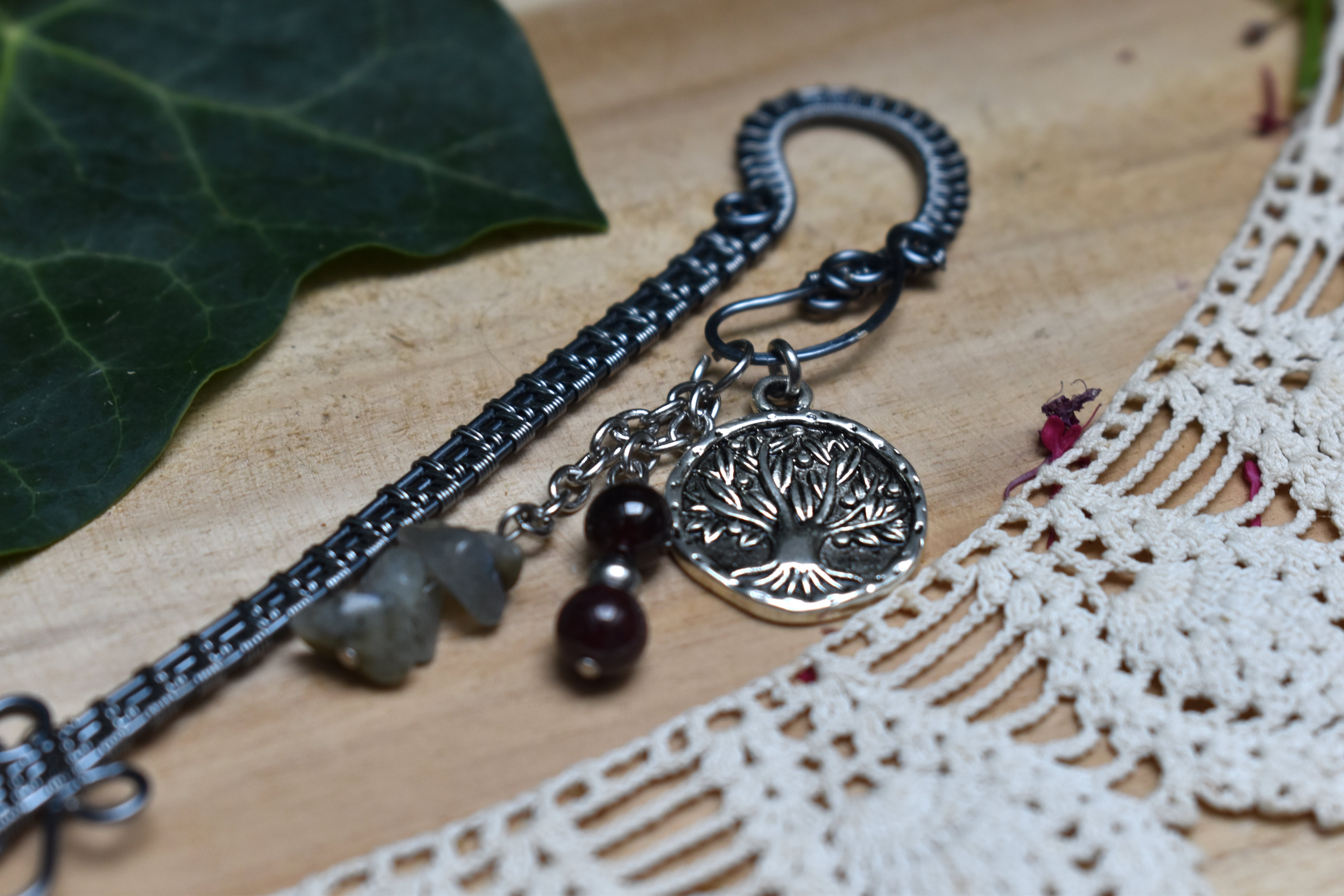 Marque Pages ~Gardien des Mots~ Grenat & Labradorite