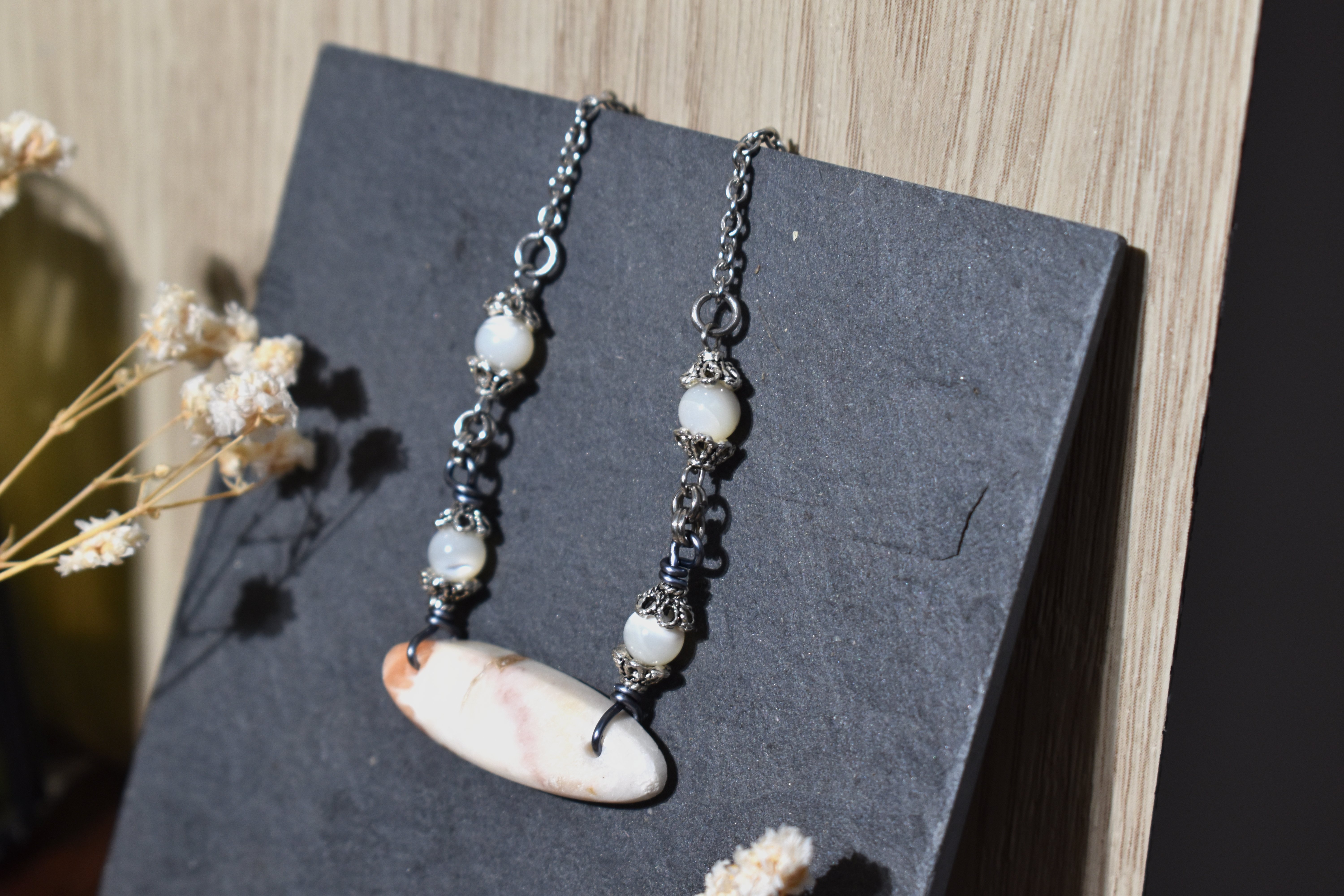 Collier ~Fleur Gelée~ Scolecite & Nacre