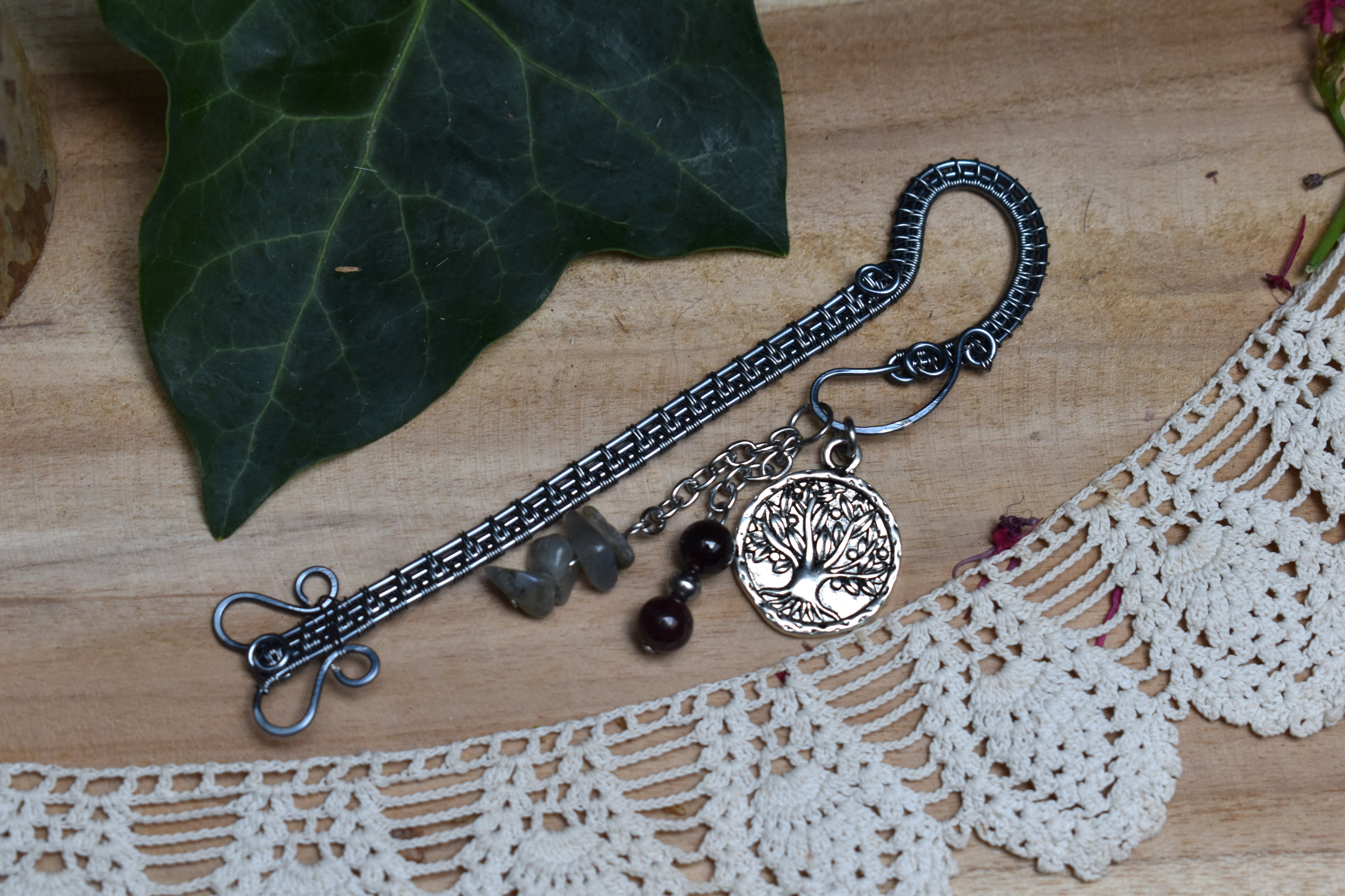 Marque Pages ~Gardien des Mots~ Grenat & Labradorite
