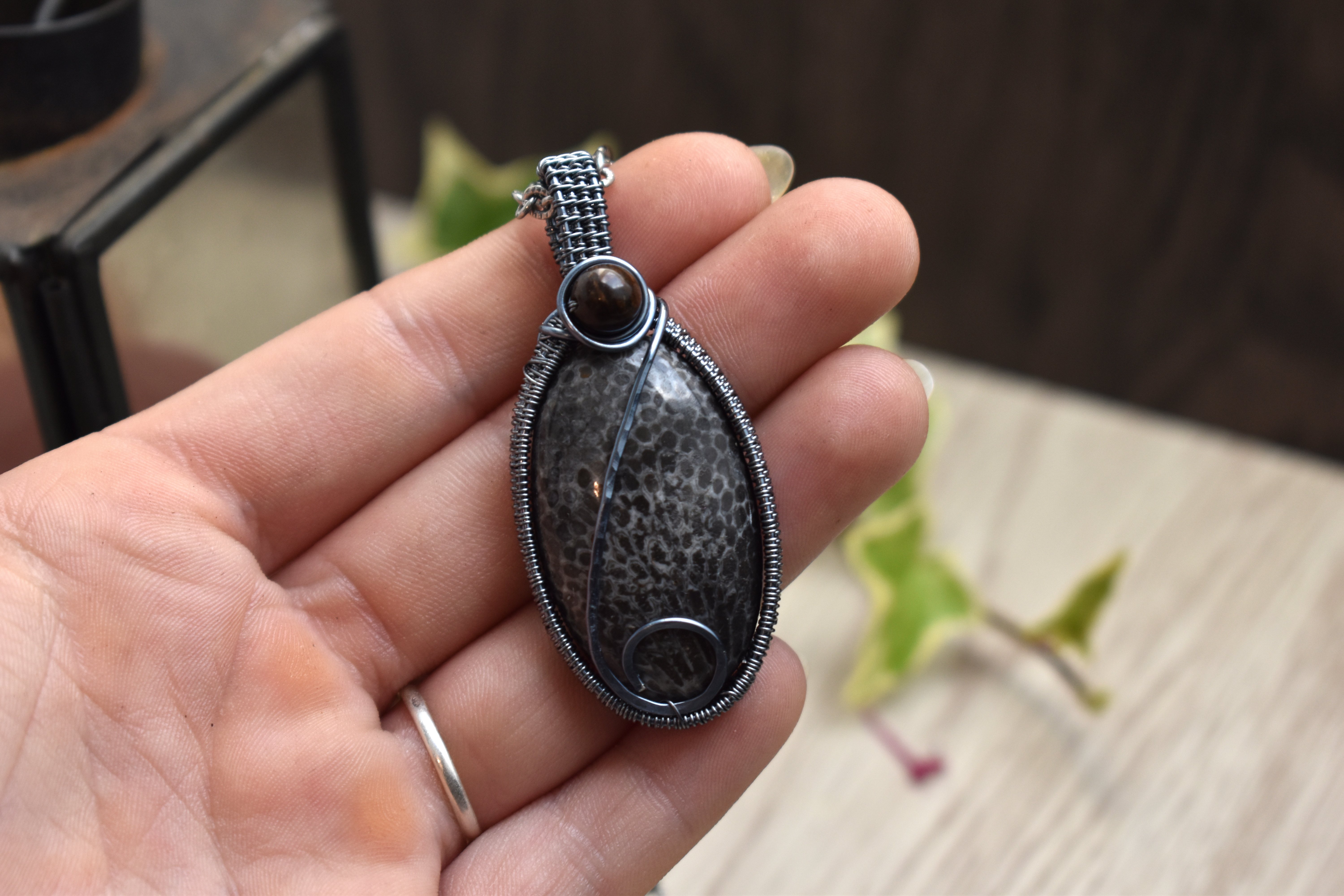 Collier ~L'Ecaille du Dragon~ Corail Fossilisé 