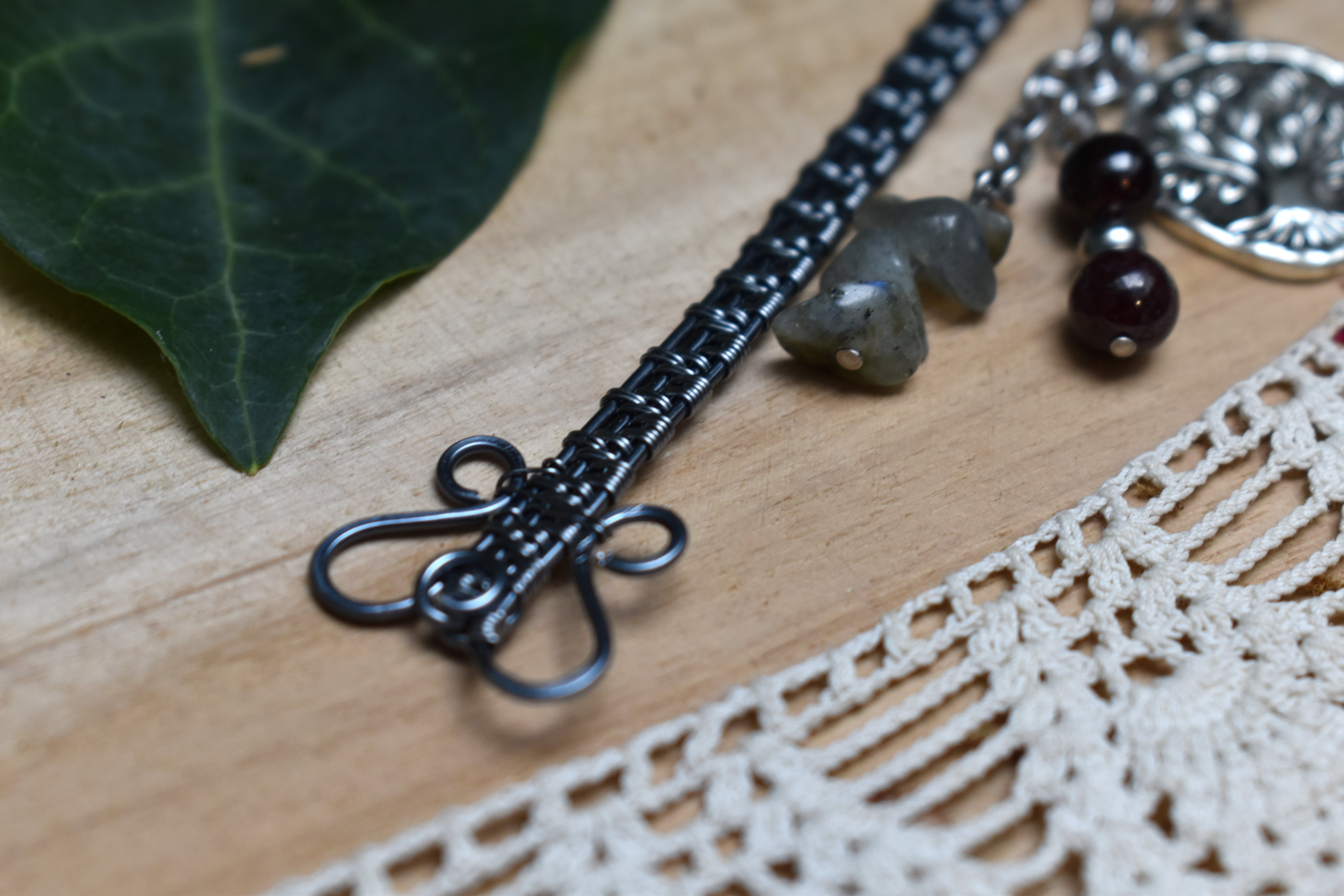 Marque Pages ~Gardien des Mots~ Grenat & Labradorite