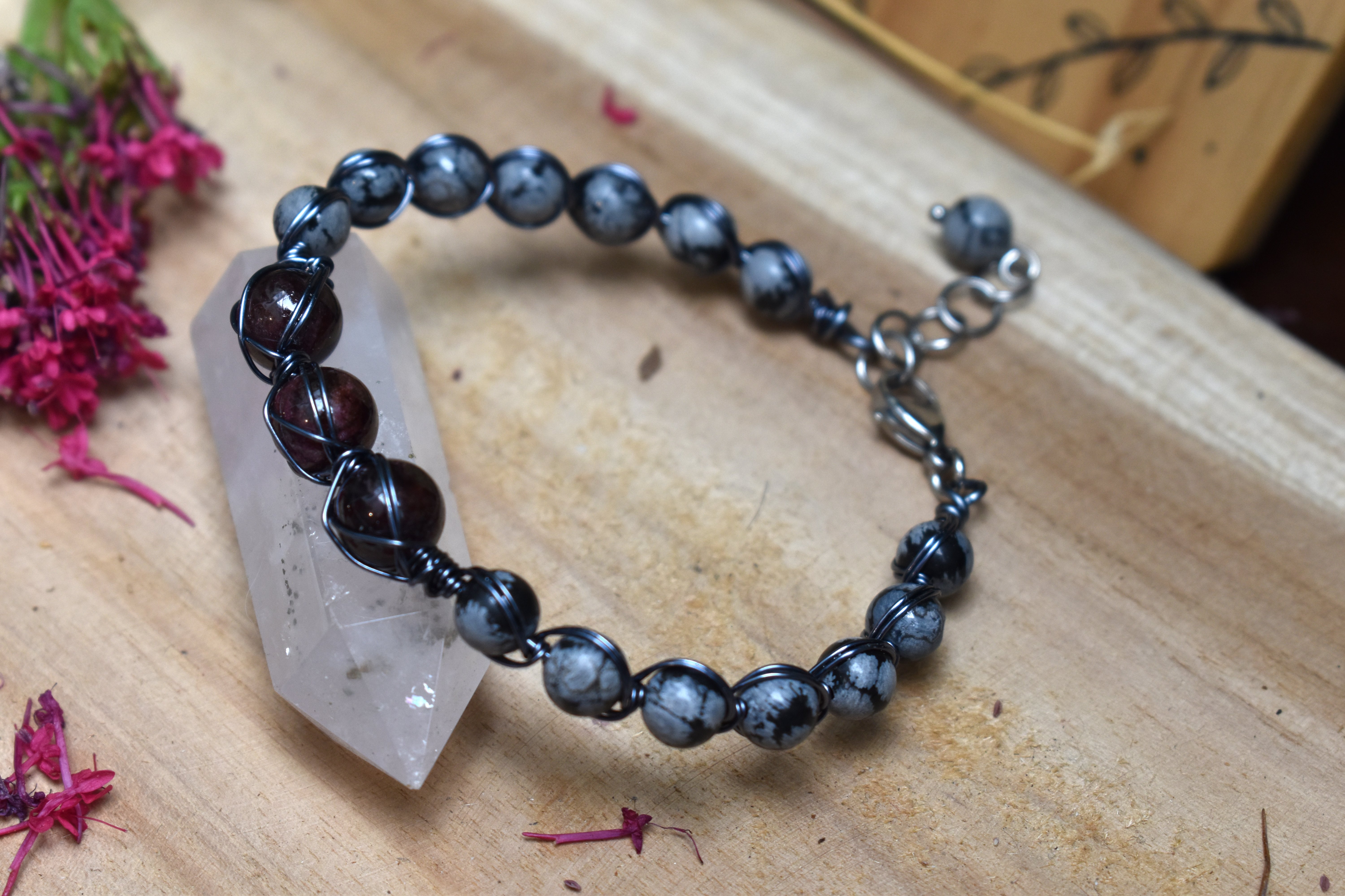 Bracelet ~Murmure des Bois~ Grenat & Obsidienne Neige