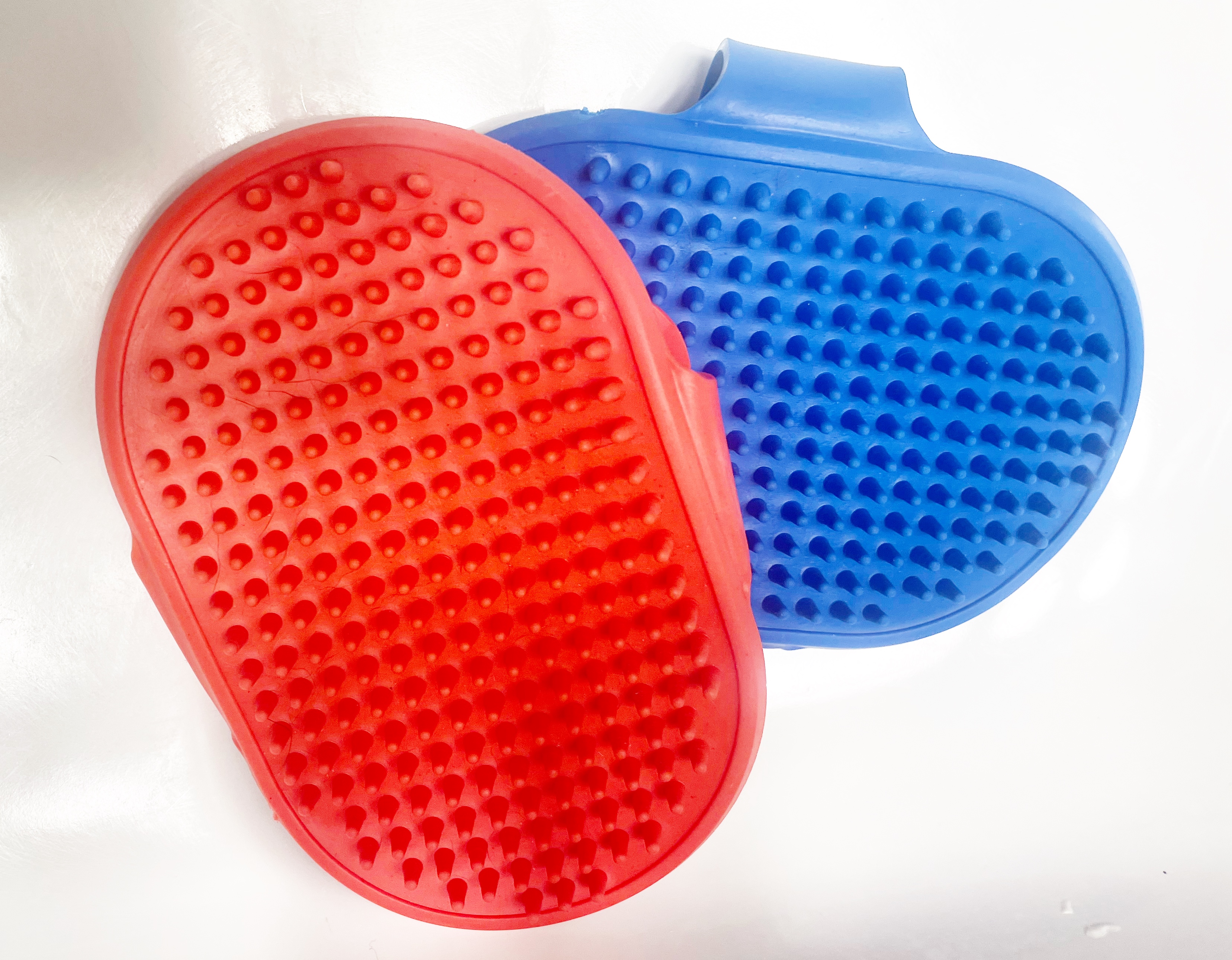 2-Piece Pet Grooming Palm Brush Set – Gentle, Effective & Comfortable