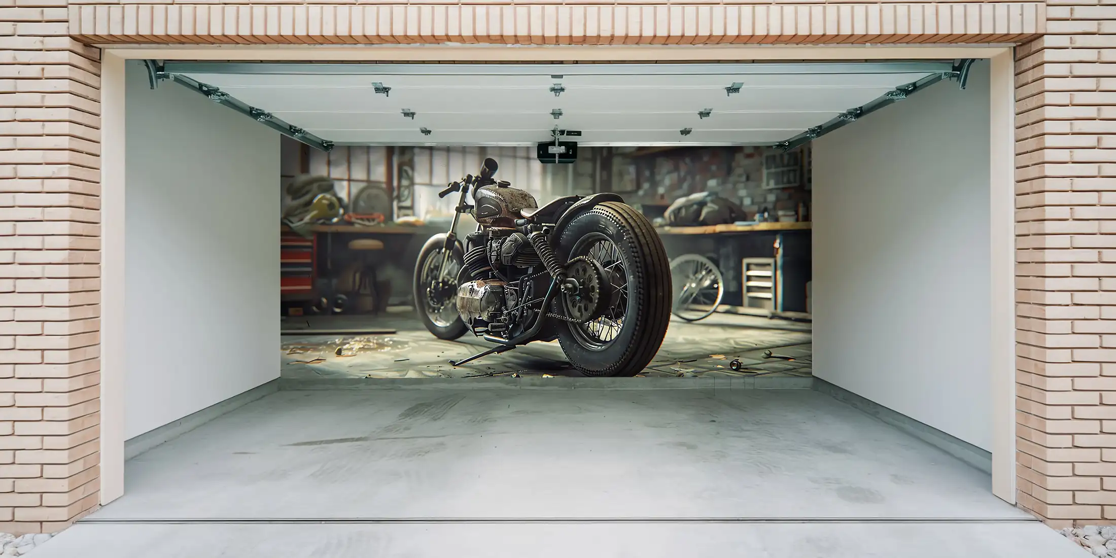 Moto dans son atelier