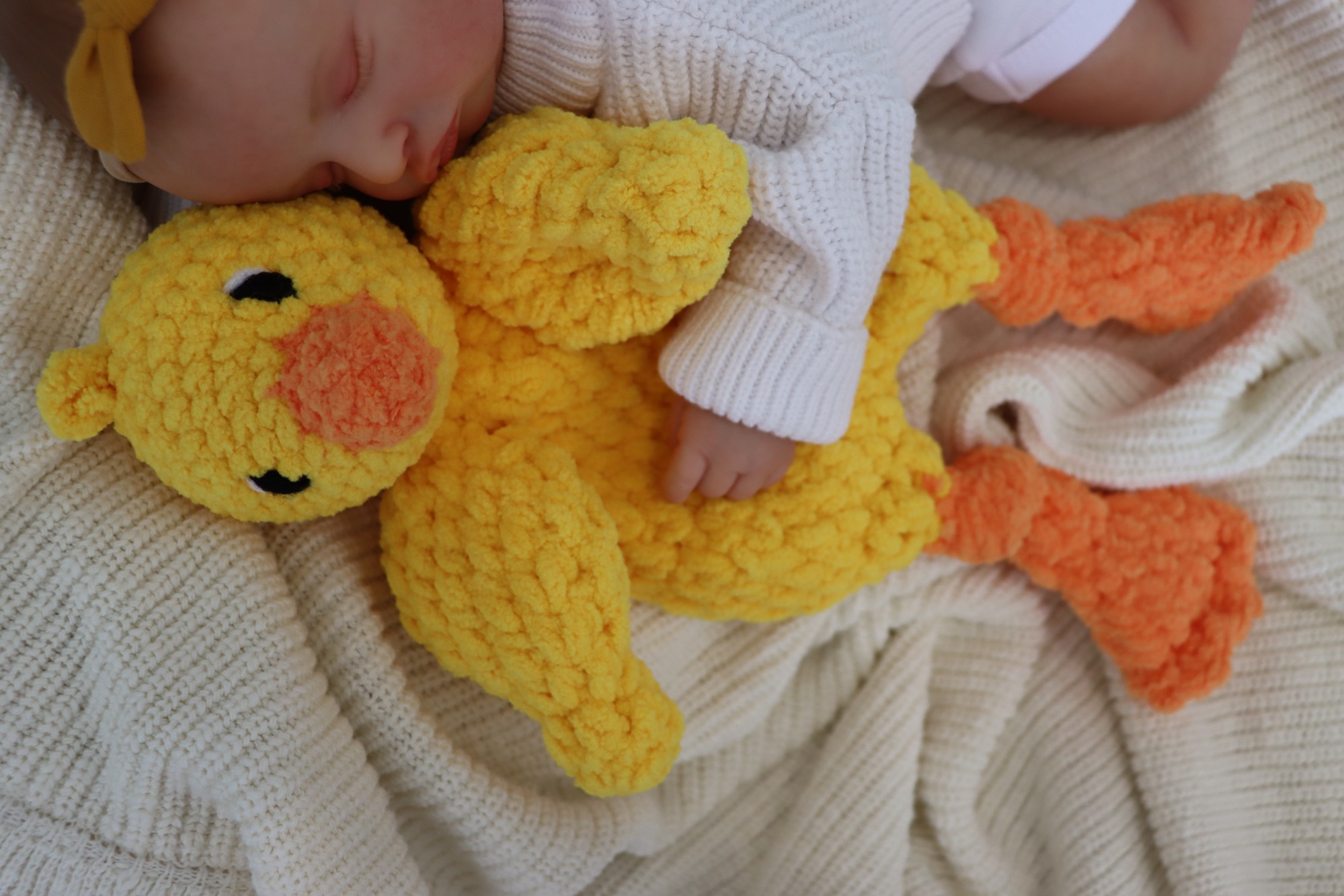 Knotted Lovie Chick