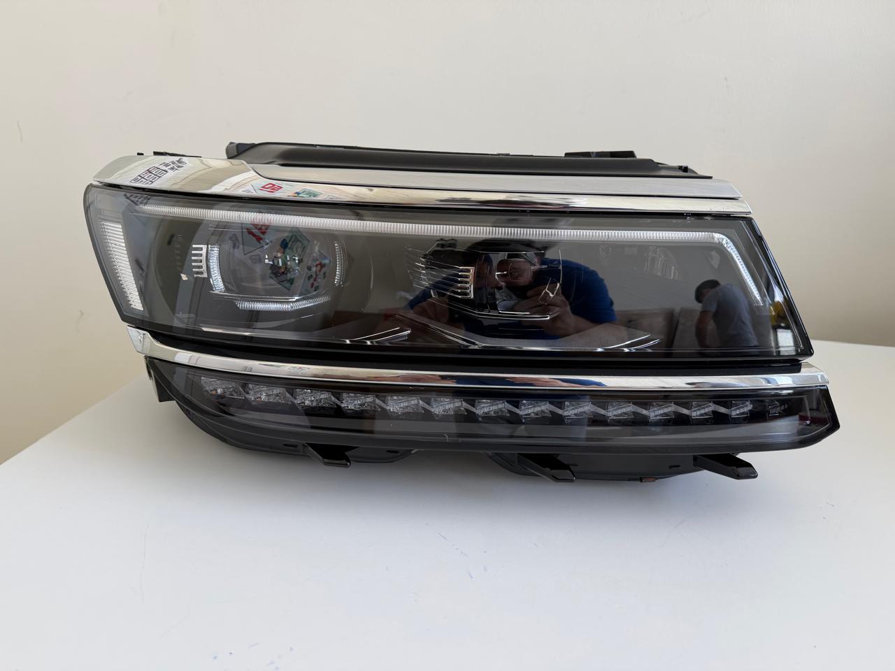 Faro Derecho Volkswagen Tiguan  2016-2020