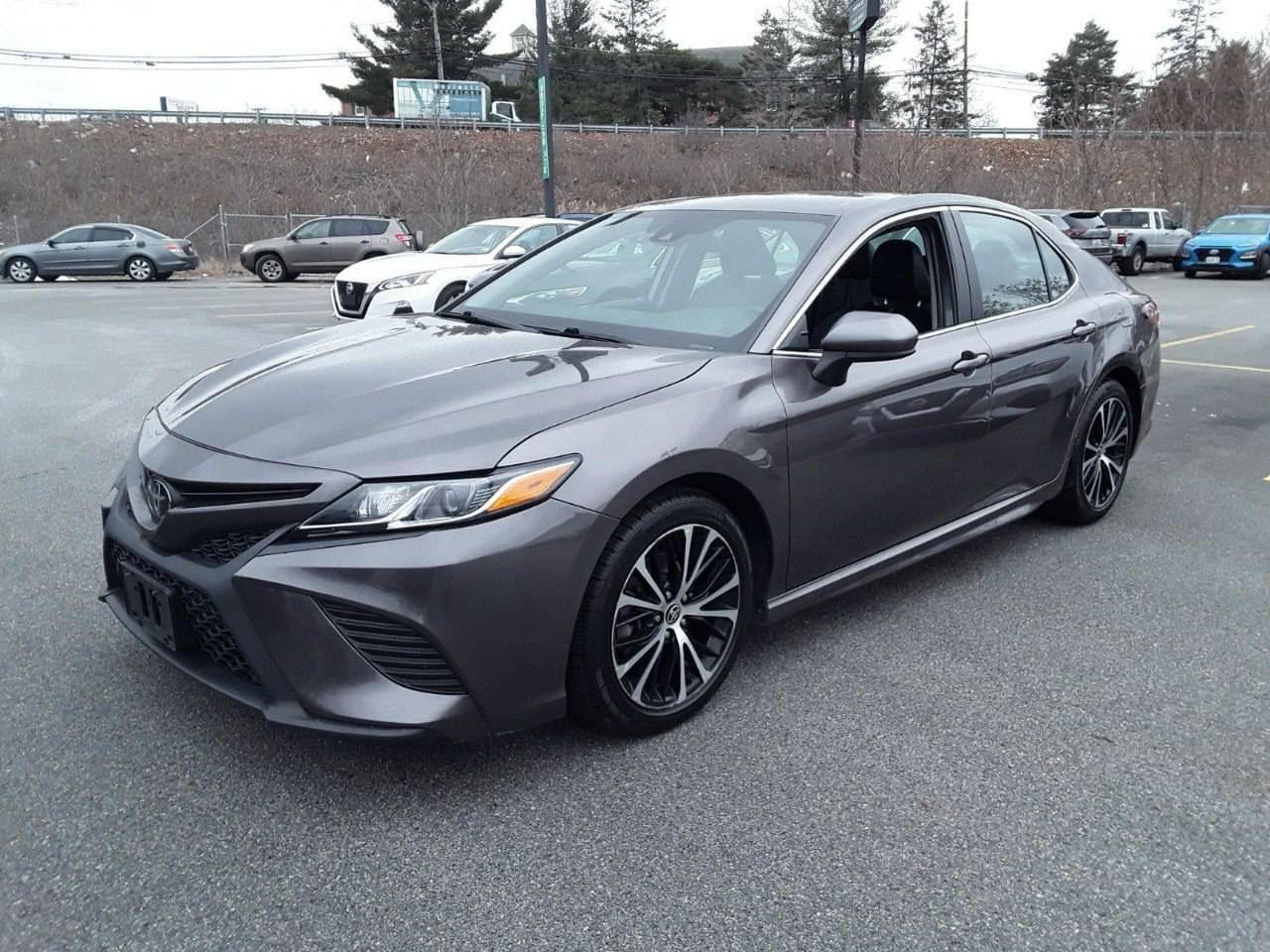 Toyota Camry SE 2020