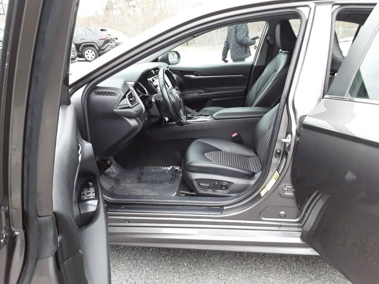 Toyota Camry SE 2020