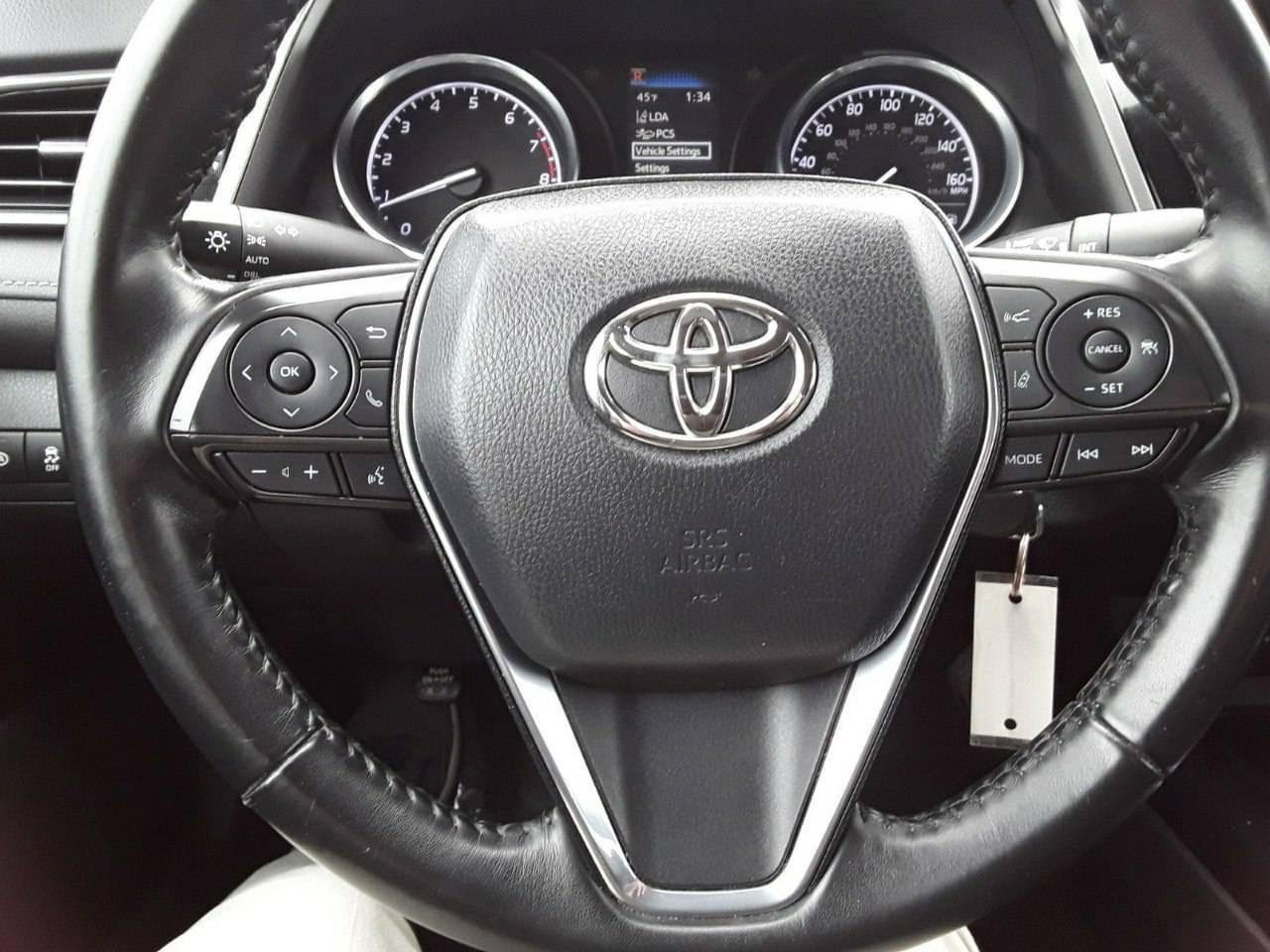 Toyota Camry SE 2020