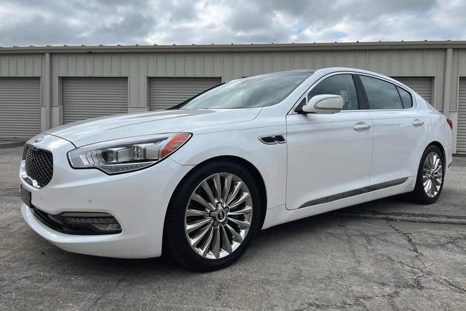 Kia K900 Luxury 2015