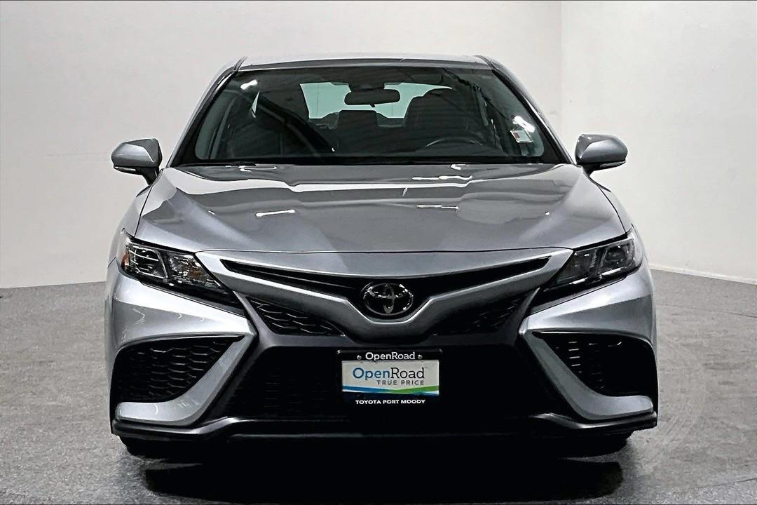 Toyota  Camry  SE 2023
