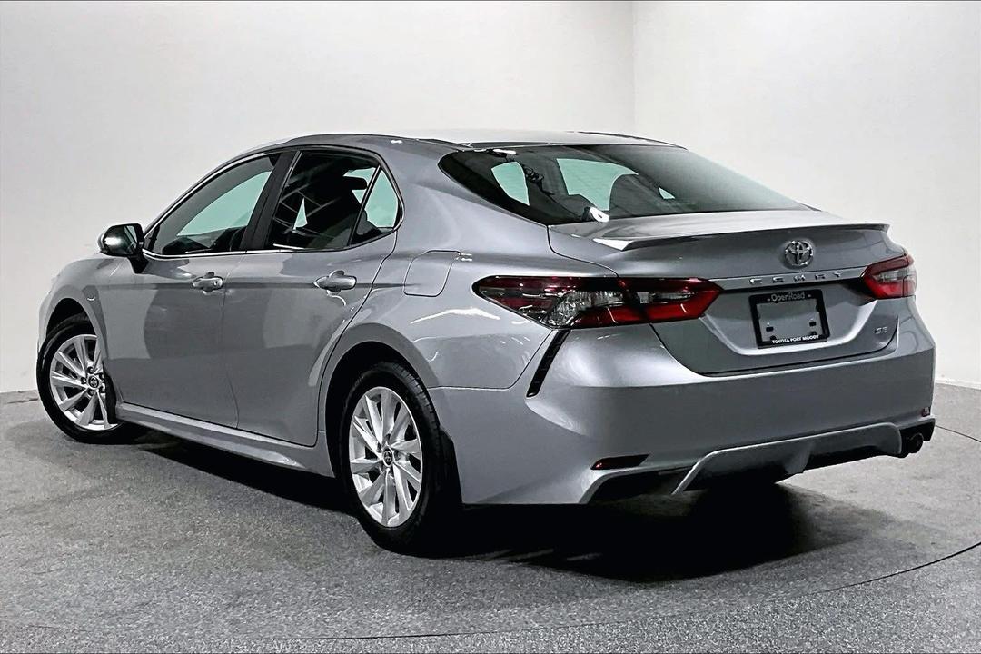 Toyota  Camry  SE 2023