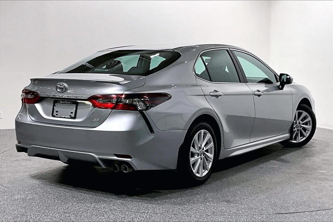 Toyota  Camry  SE 2023