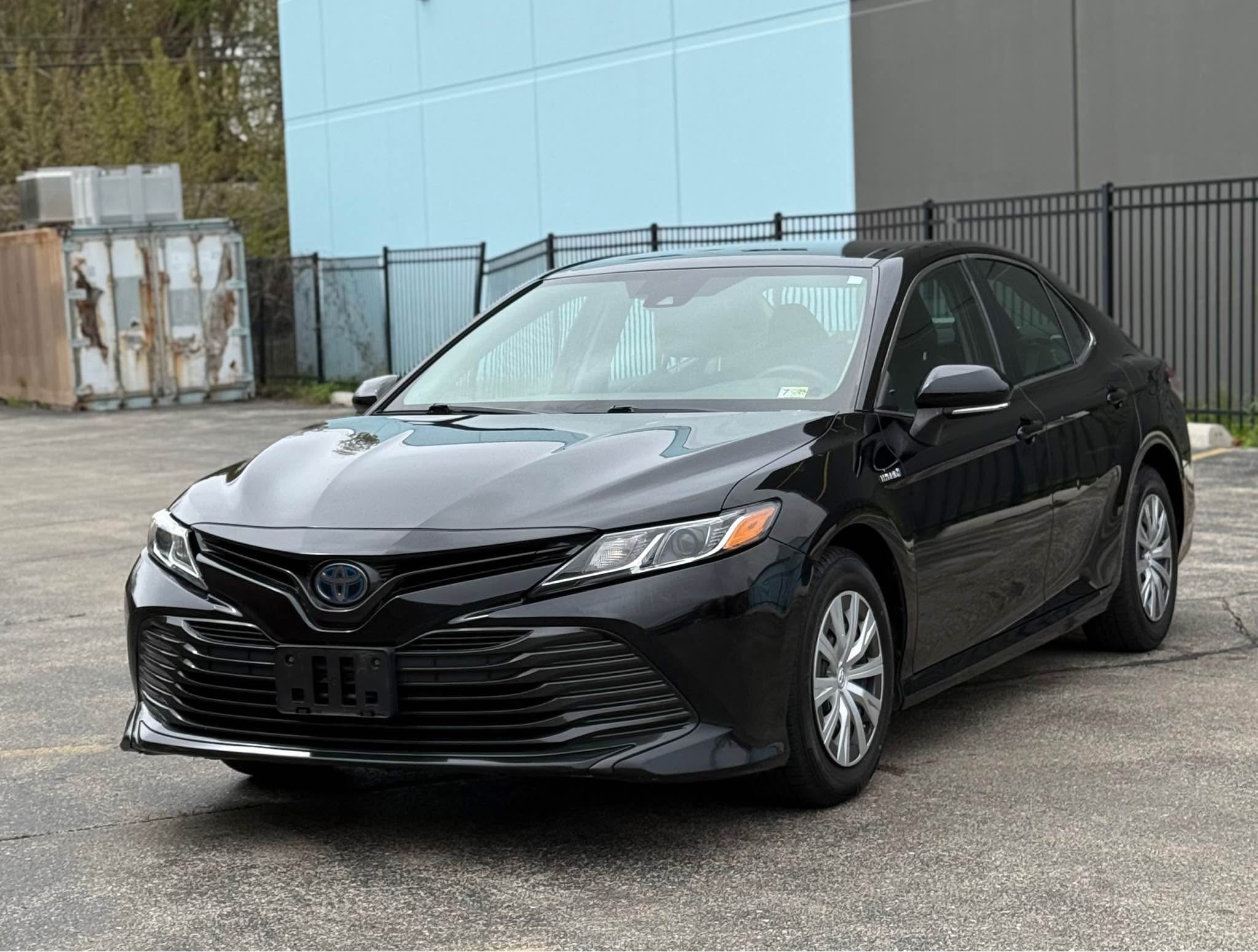 2019 TOYOTA CAMRY HYBRID LE