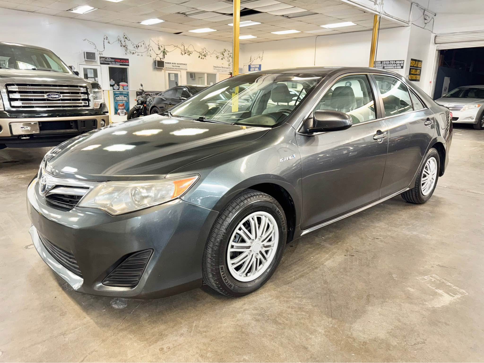 2013 TOYOTA CAMRY HYBRID LE 