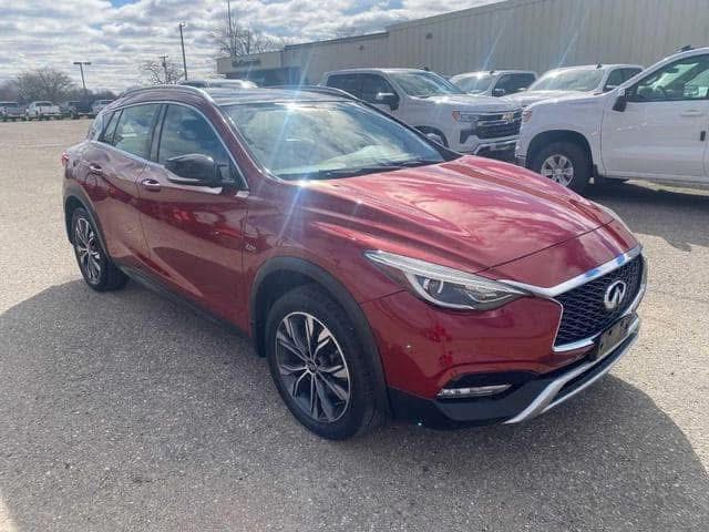 2017 INFINITI QX30 Premium