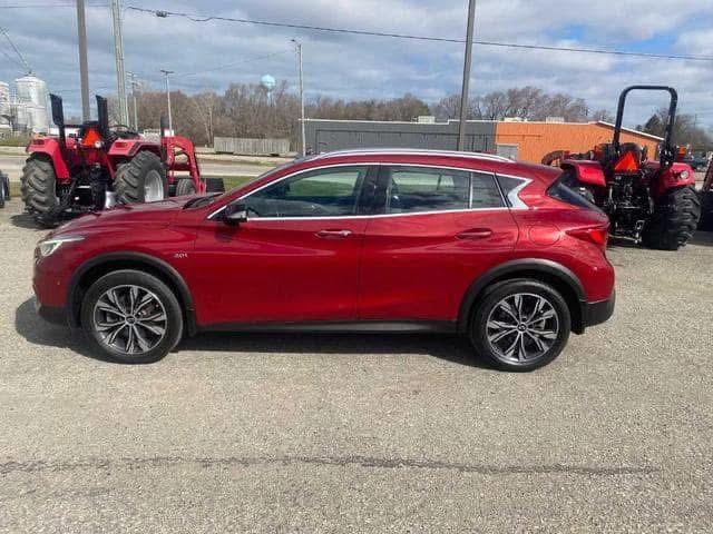 2017 INFINITI QX30 Premium