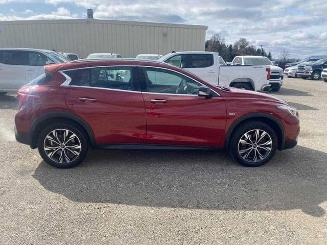 2017 INFINITI QX30 Premium